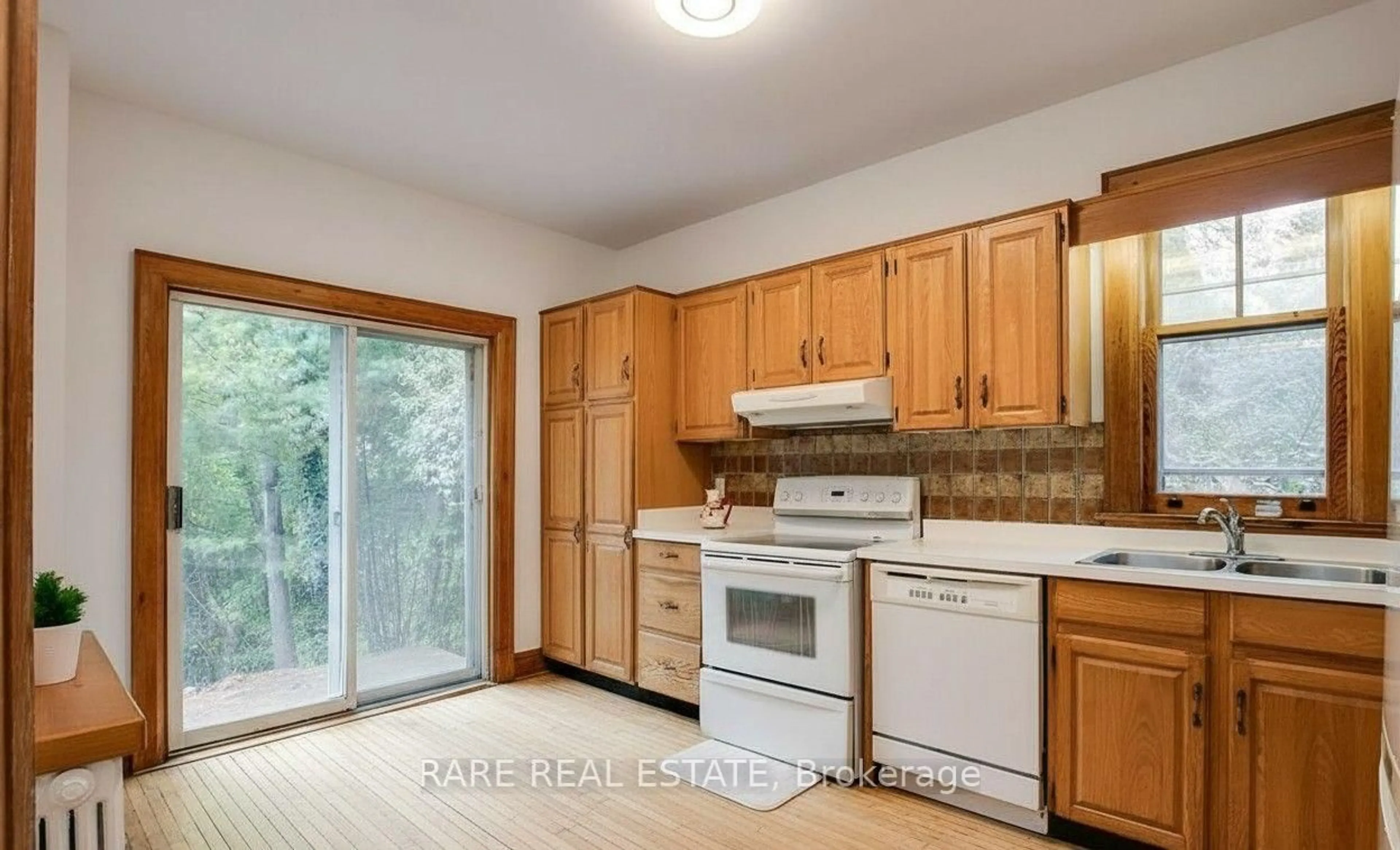 Standard kitchen, unknown for 224 ELLIS Ave, Toronto Ontario M6S 2X2