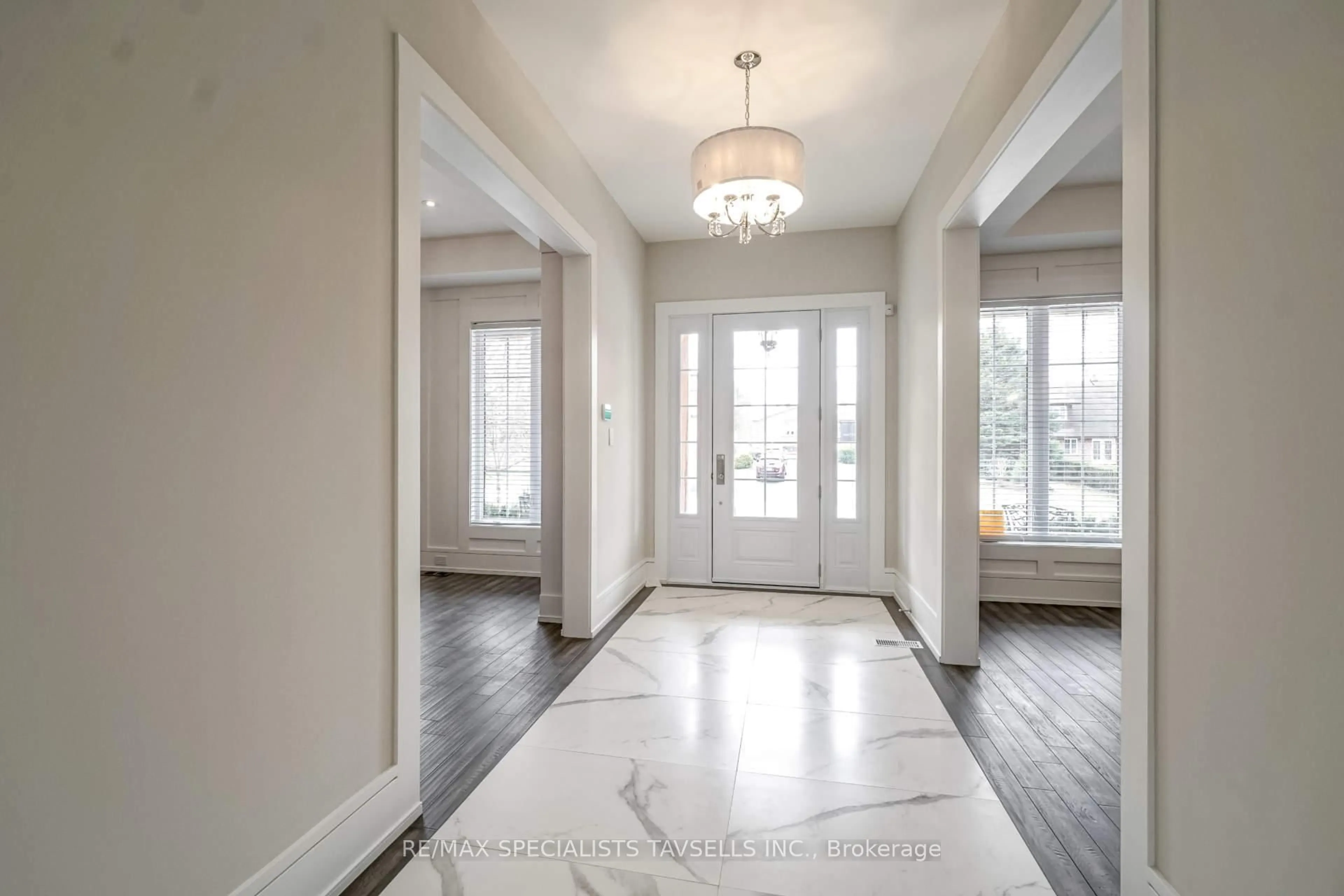 Indoor entryway for 7 Dolan Dr, Caledon Ontario L7E 0E1