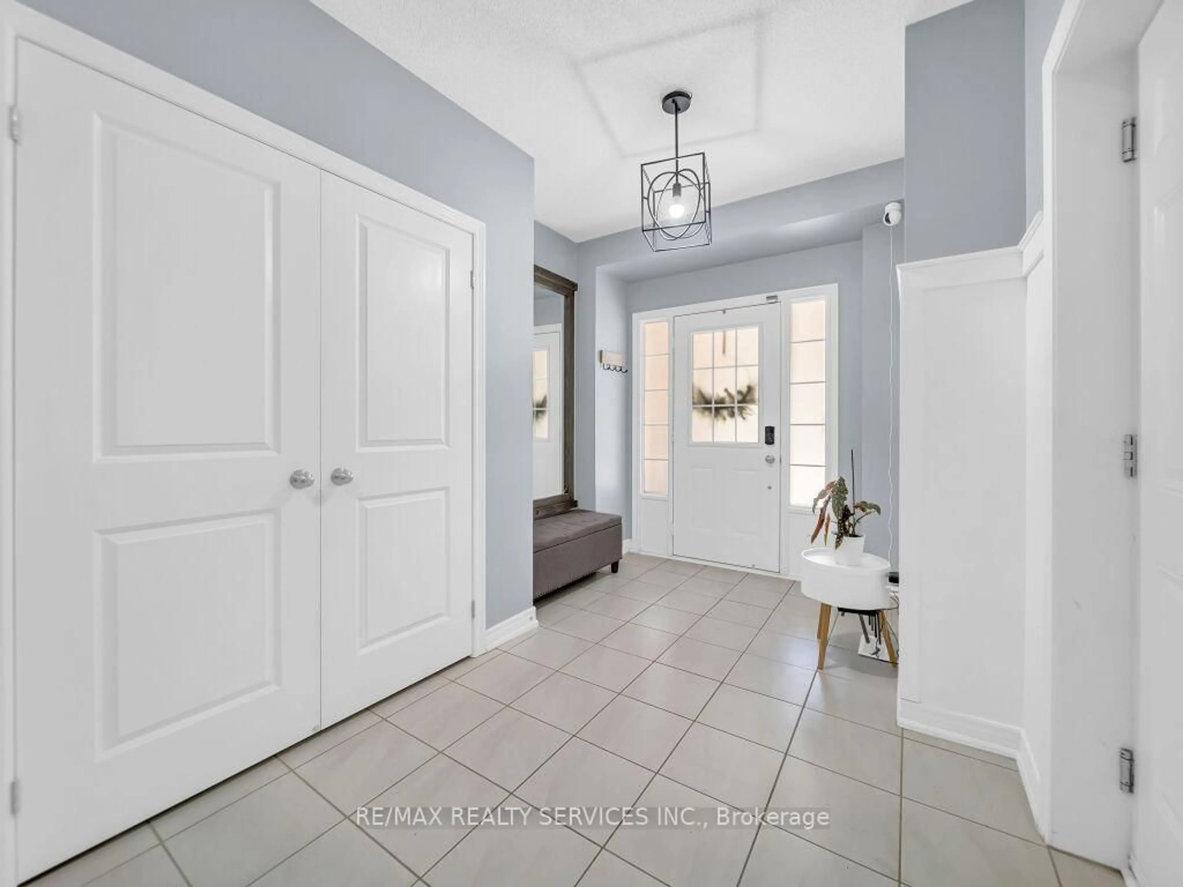 Indoor entryway for 29 Haymarket Dr, Brampton Ontario L7A 5C3