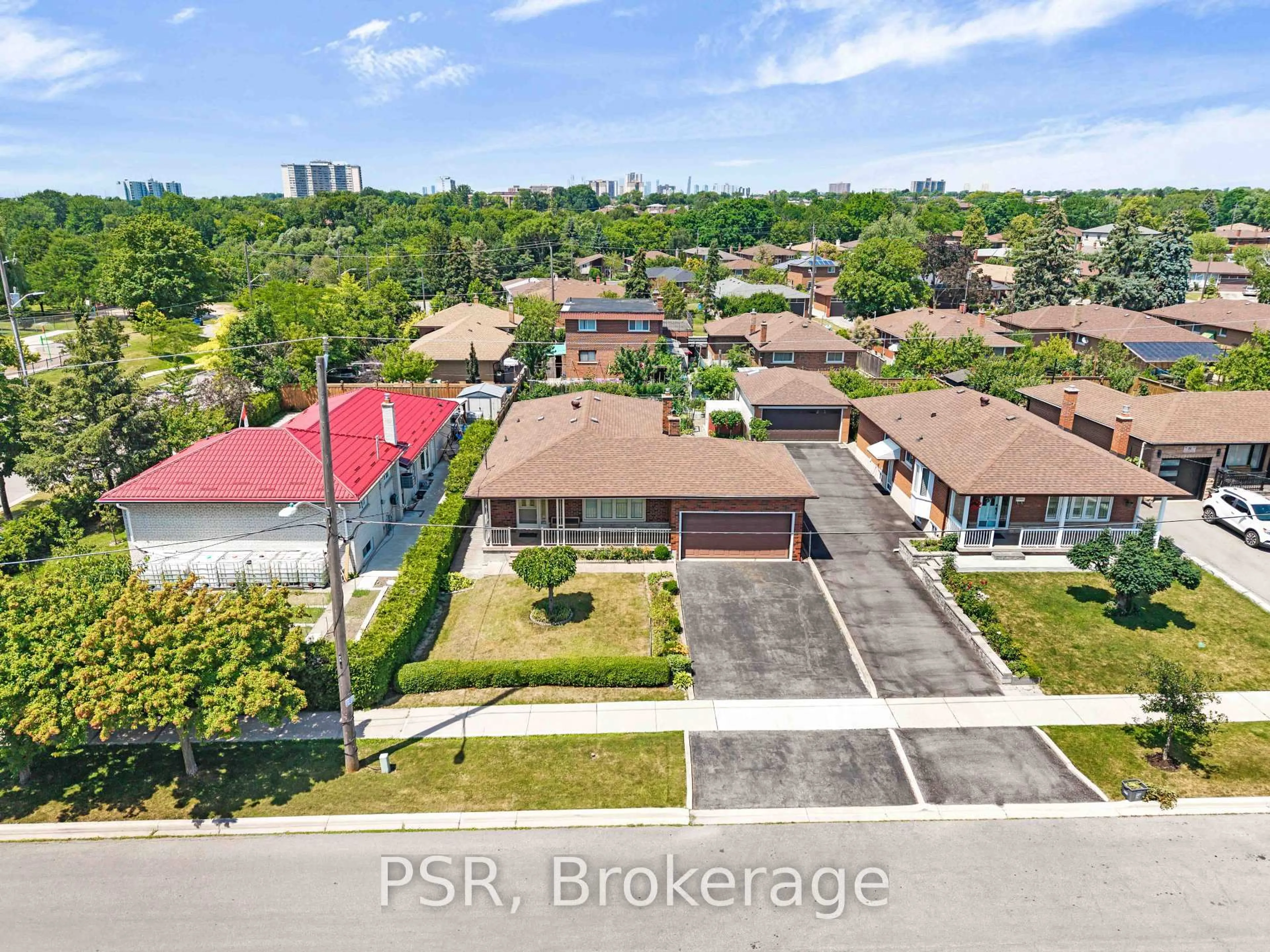 A pic from outside/outdoor area/front of a property/back of a property/a pic from drone, street for 4 Gatesgill Cres, Toronto Ontario M3M 1X9