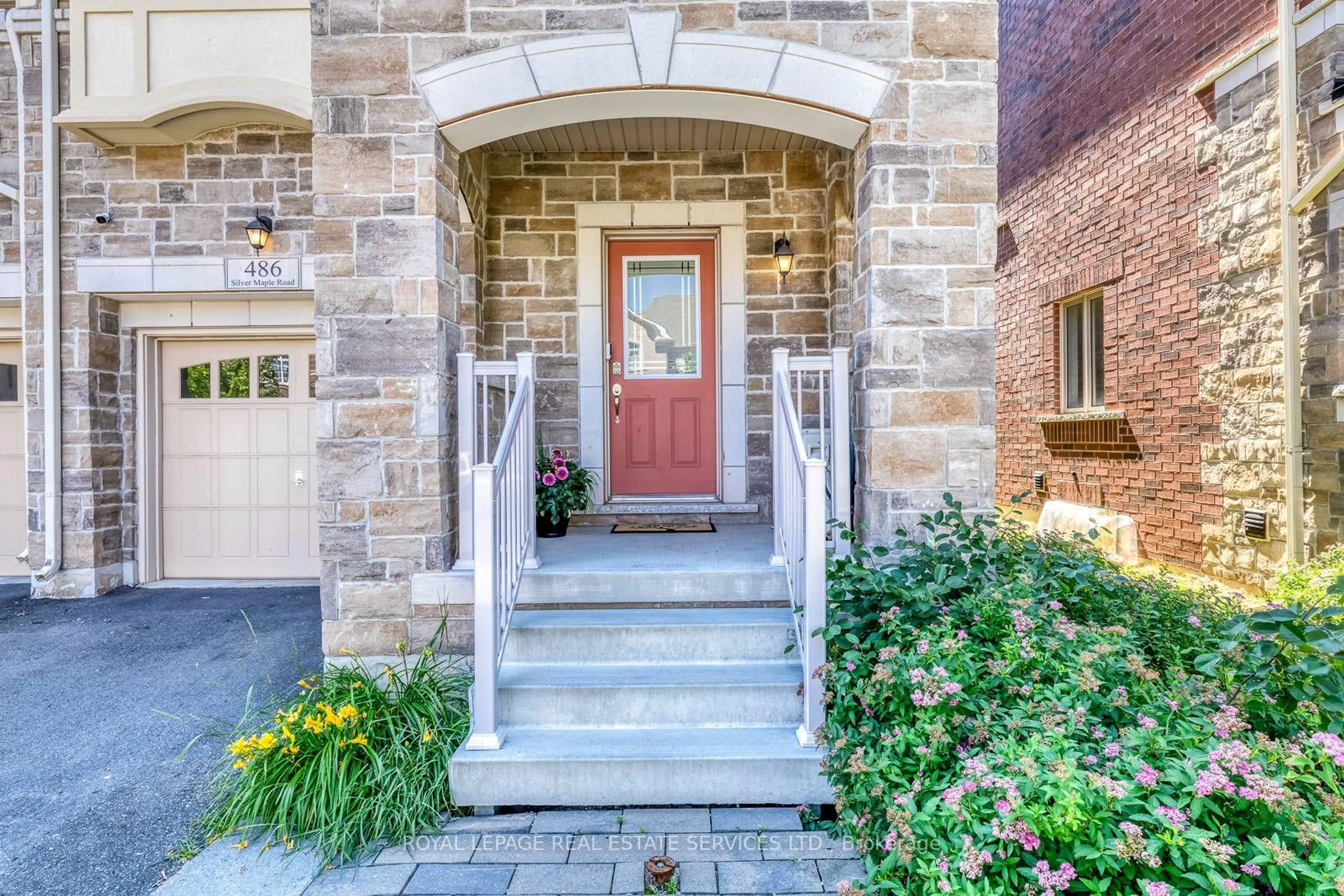 Indoor entryway for 486 Silver Maple Rd, Oakville Ontario L6H 3P6