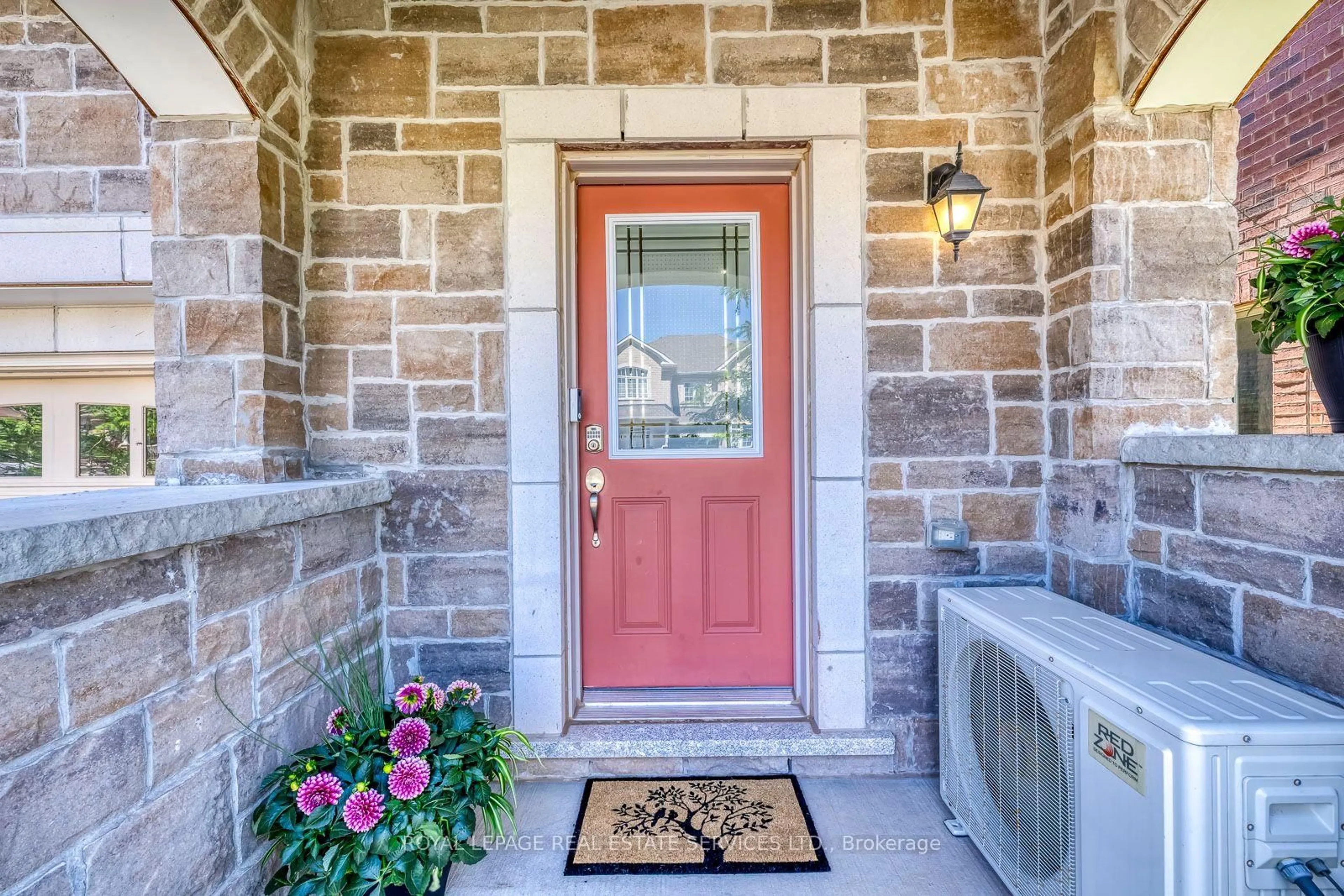 Indoor entryway for 486 Silver Maple Rd, Oakville Ontario L6H 3P6