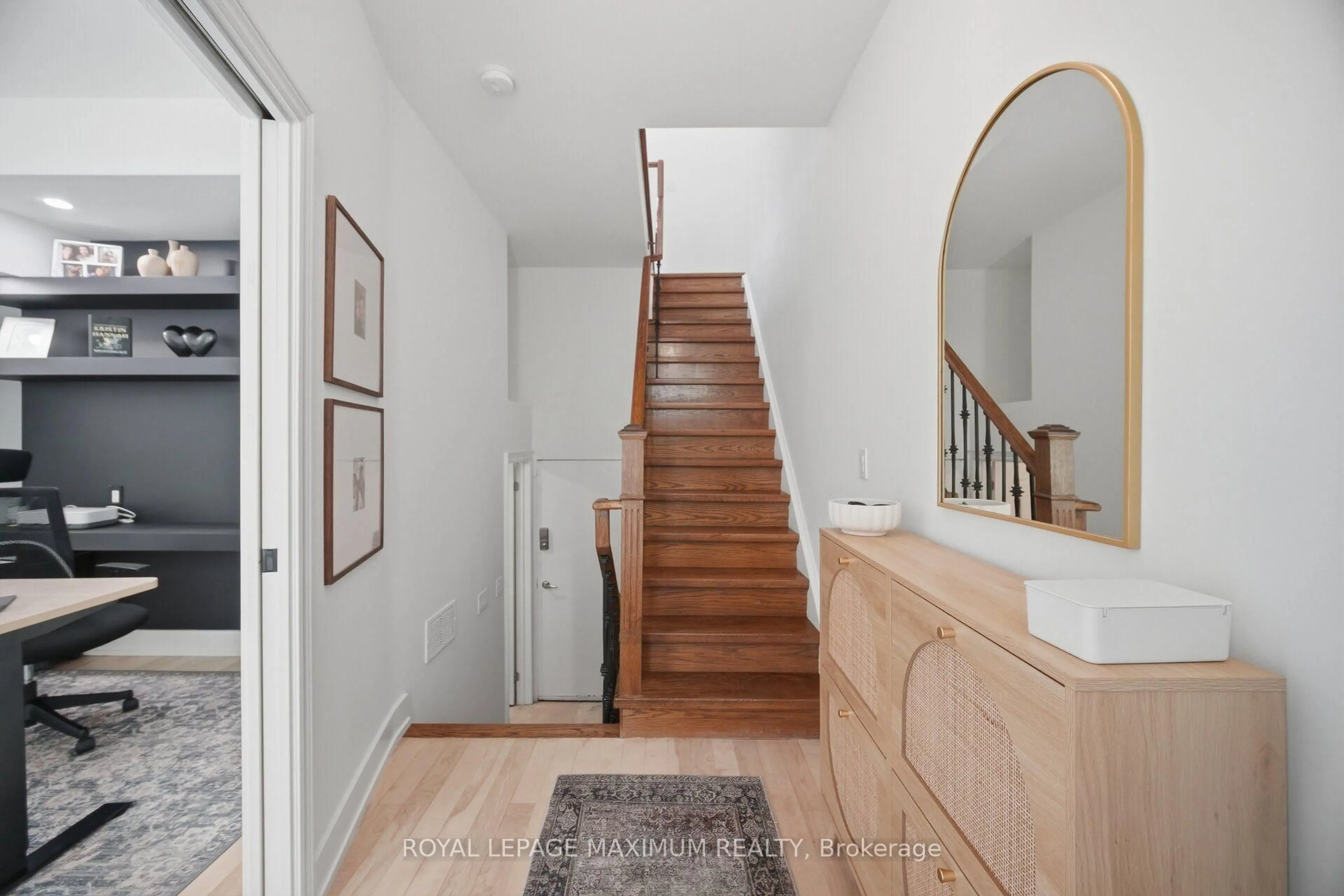 Indoor entryway for 126 Resurrection Rd #37, Toronto Ontario M9A 5H1