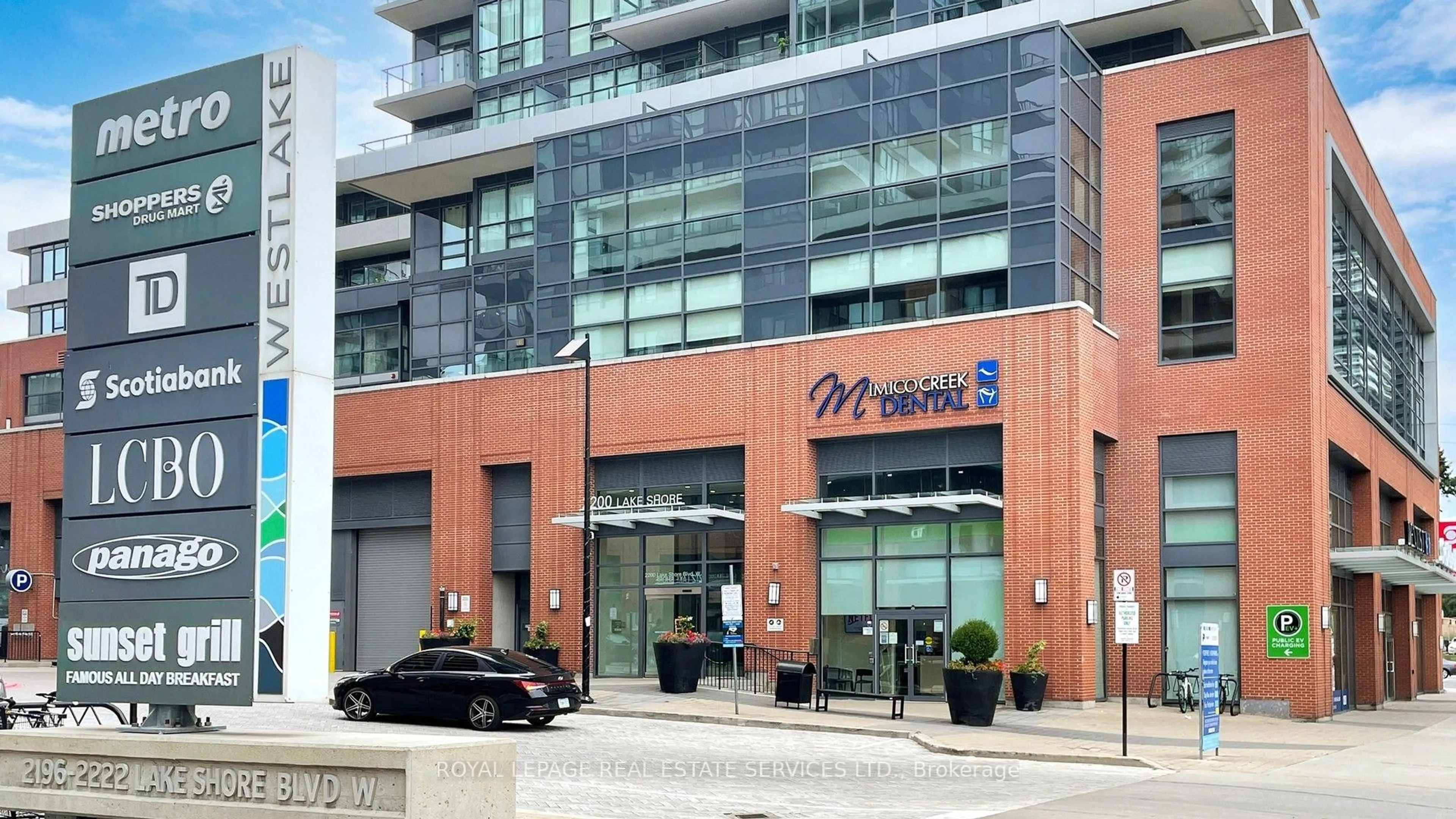 Indoor foyer for 2200 Lakeshore Blvd #3310, Toronto Ontario M8V 1A4