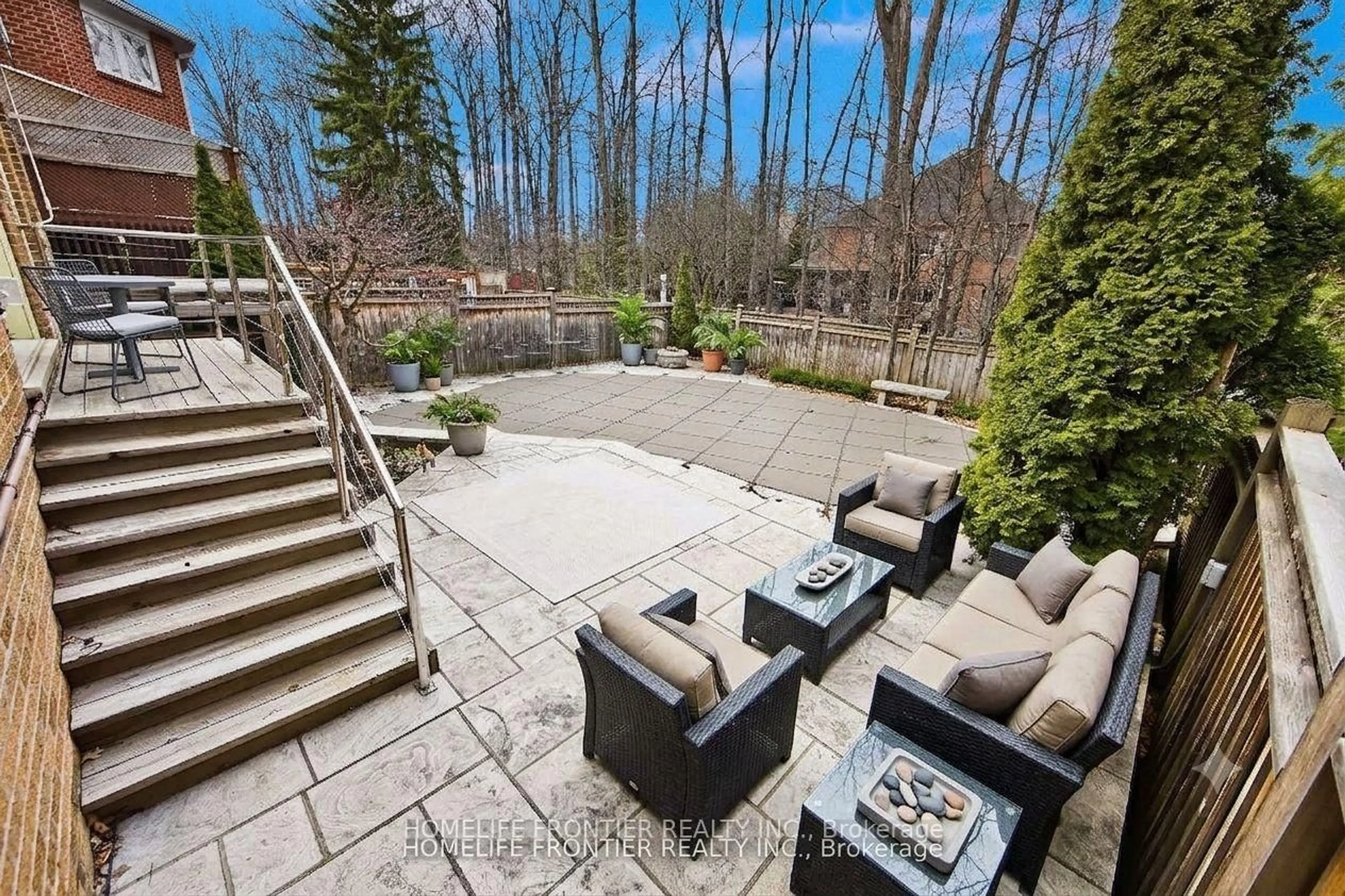Patio, unknown for 6124 Hardesty Cres, Mississauga Ontario L5V 1B4