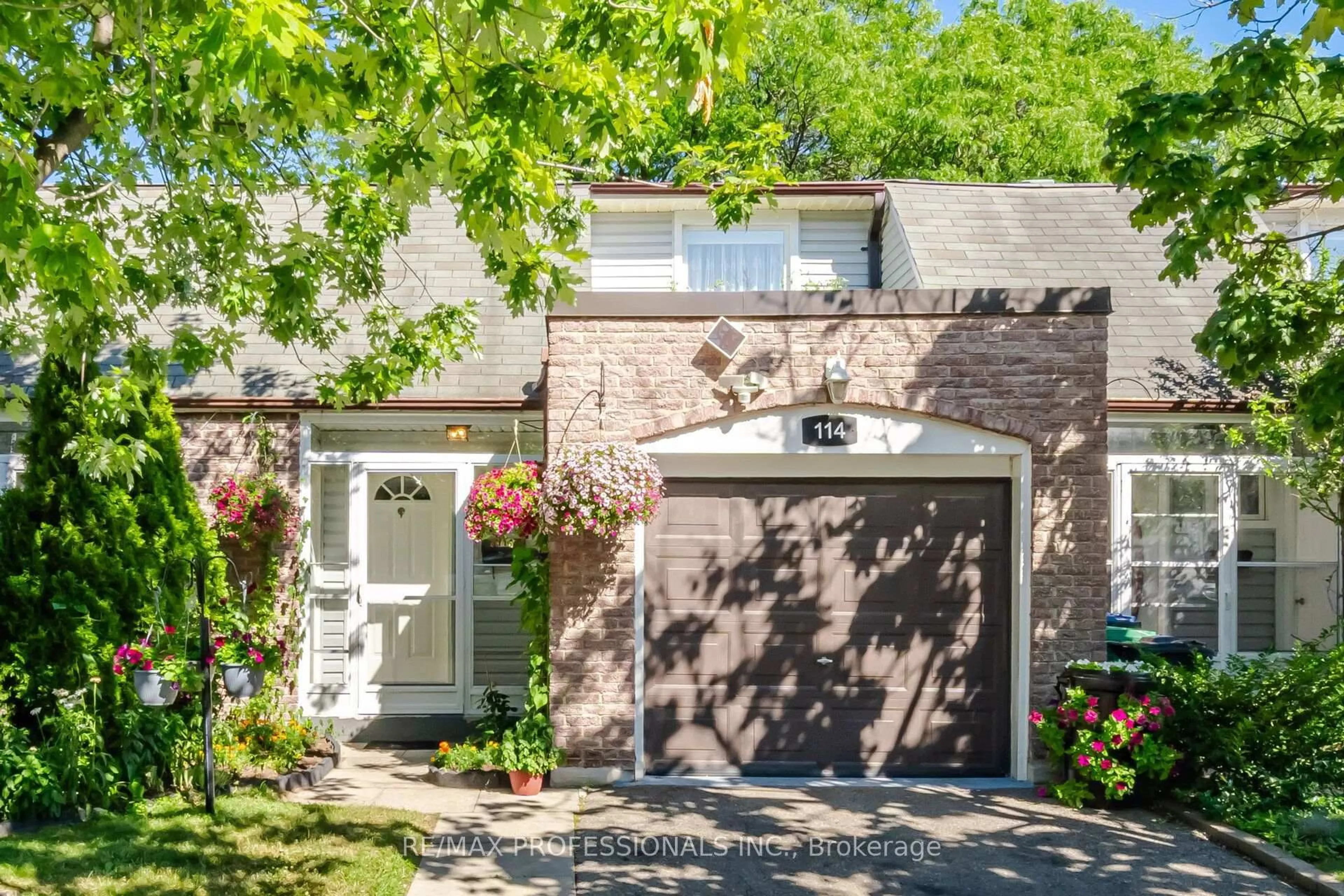 Home with brick exterior material, street for 2440 Bromsgrove Rd #114, Mississauga Ontario L5J 4J7