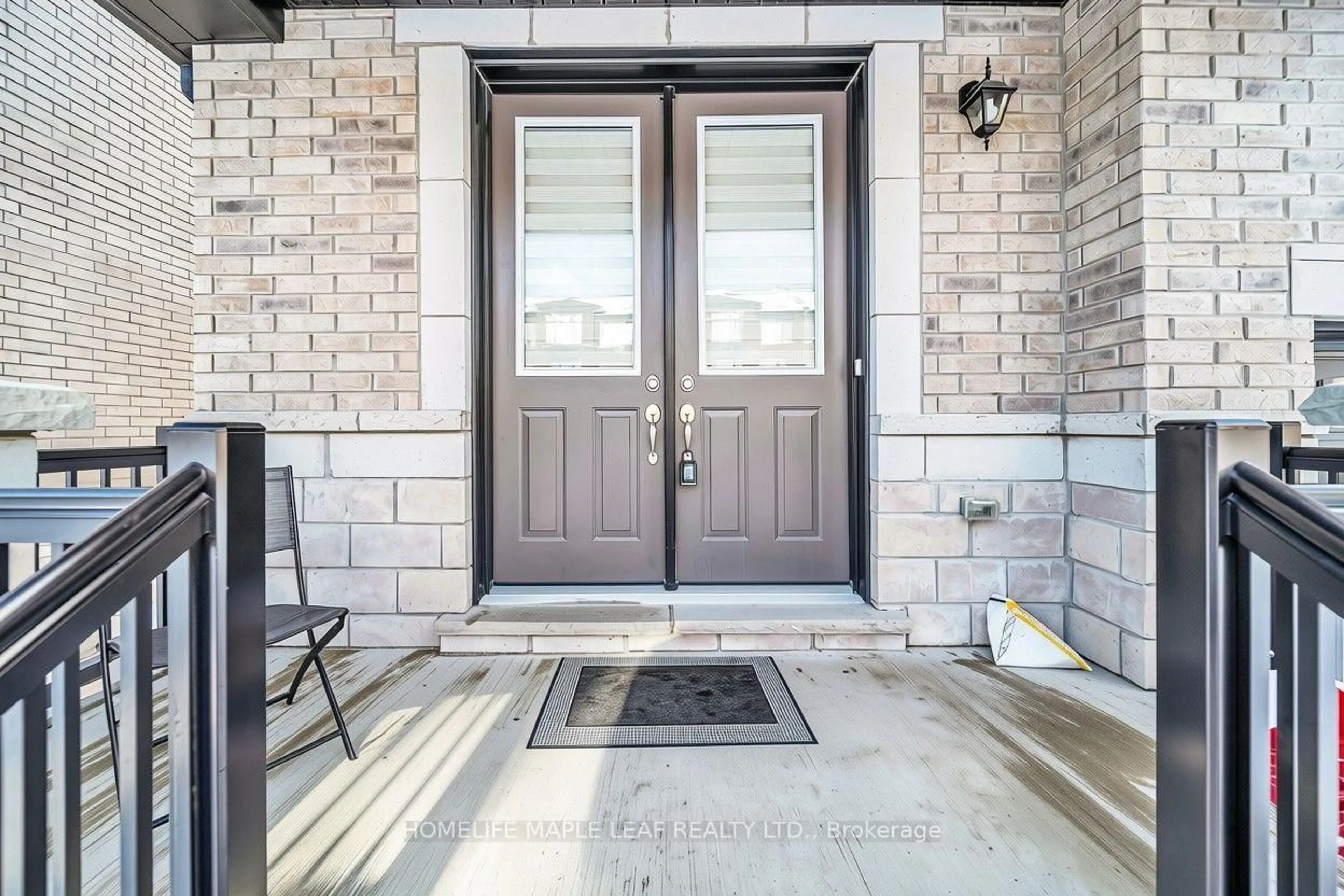 Indoor entryway for 32 Camino Real Dr, Caledon Ontario L7C 1Z9