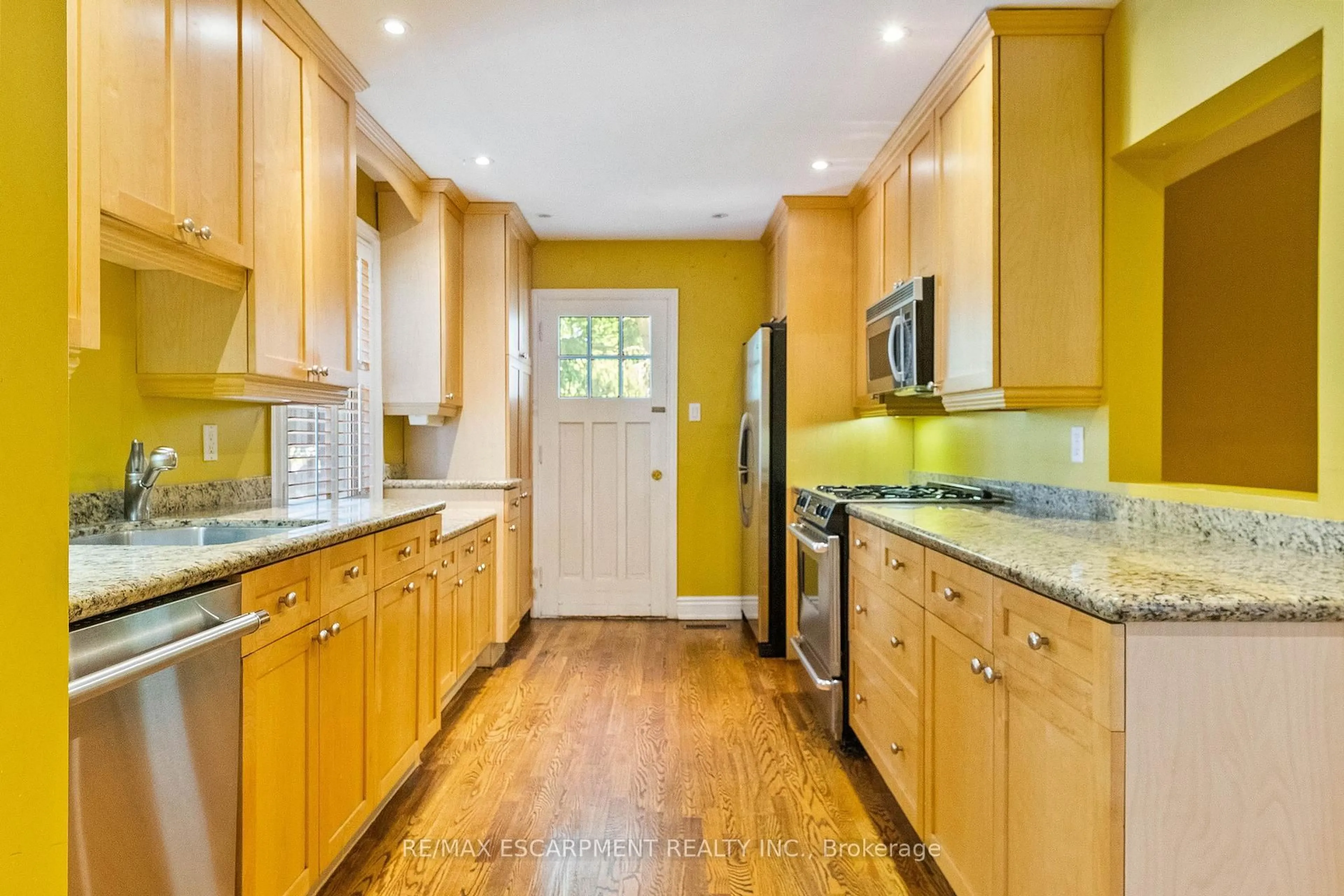 Open concept kitchen, unknown for 1273 Clarkson Rd, Mississauga Ontario L5J 2W4