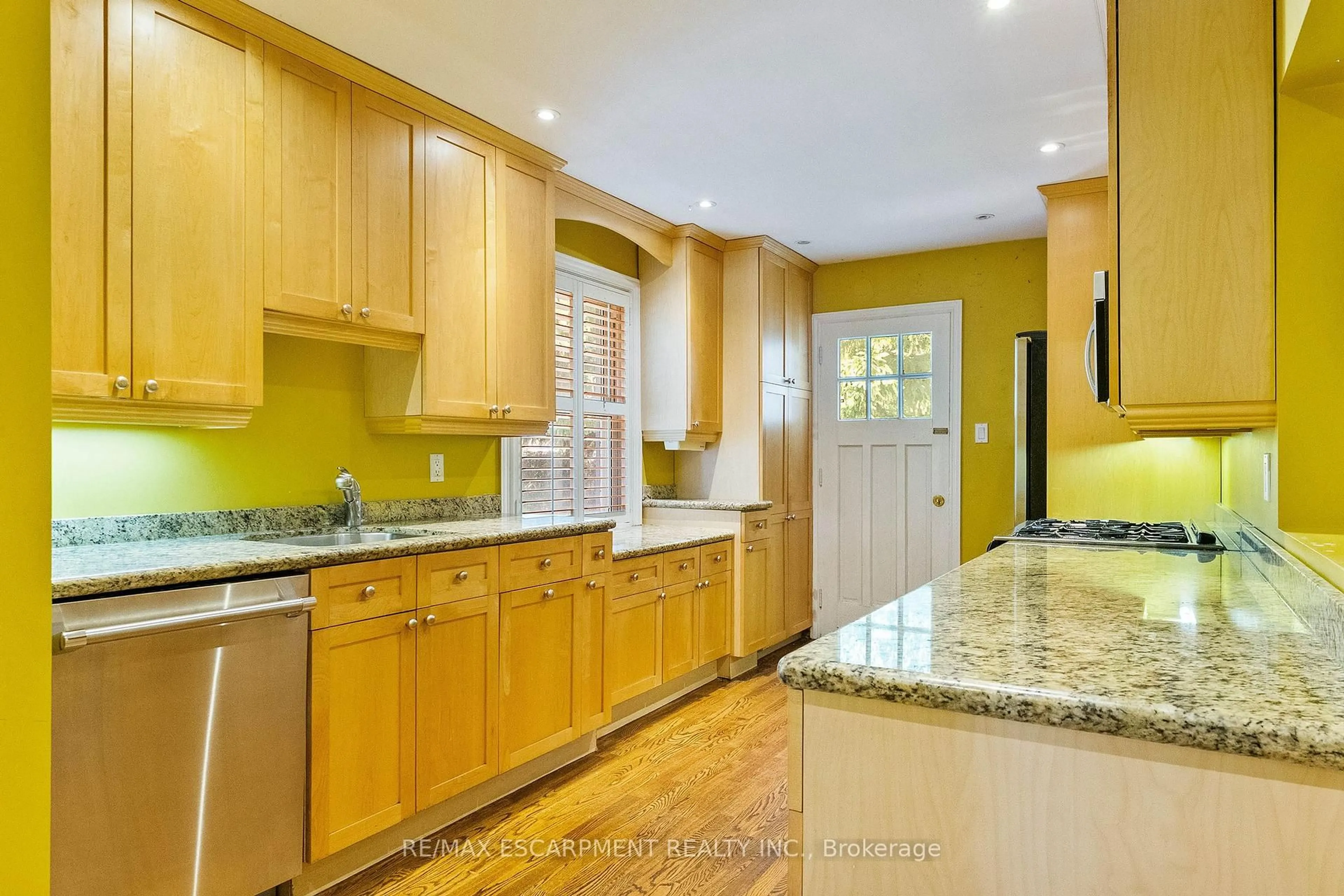 Contemporary kitchen, ceramic/tile floor for 1273 Clarkson Rd, Mississauga Ontario L5J 2W4