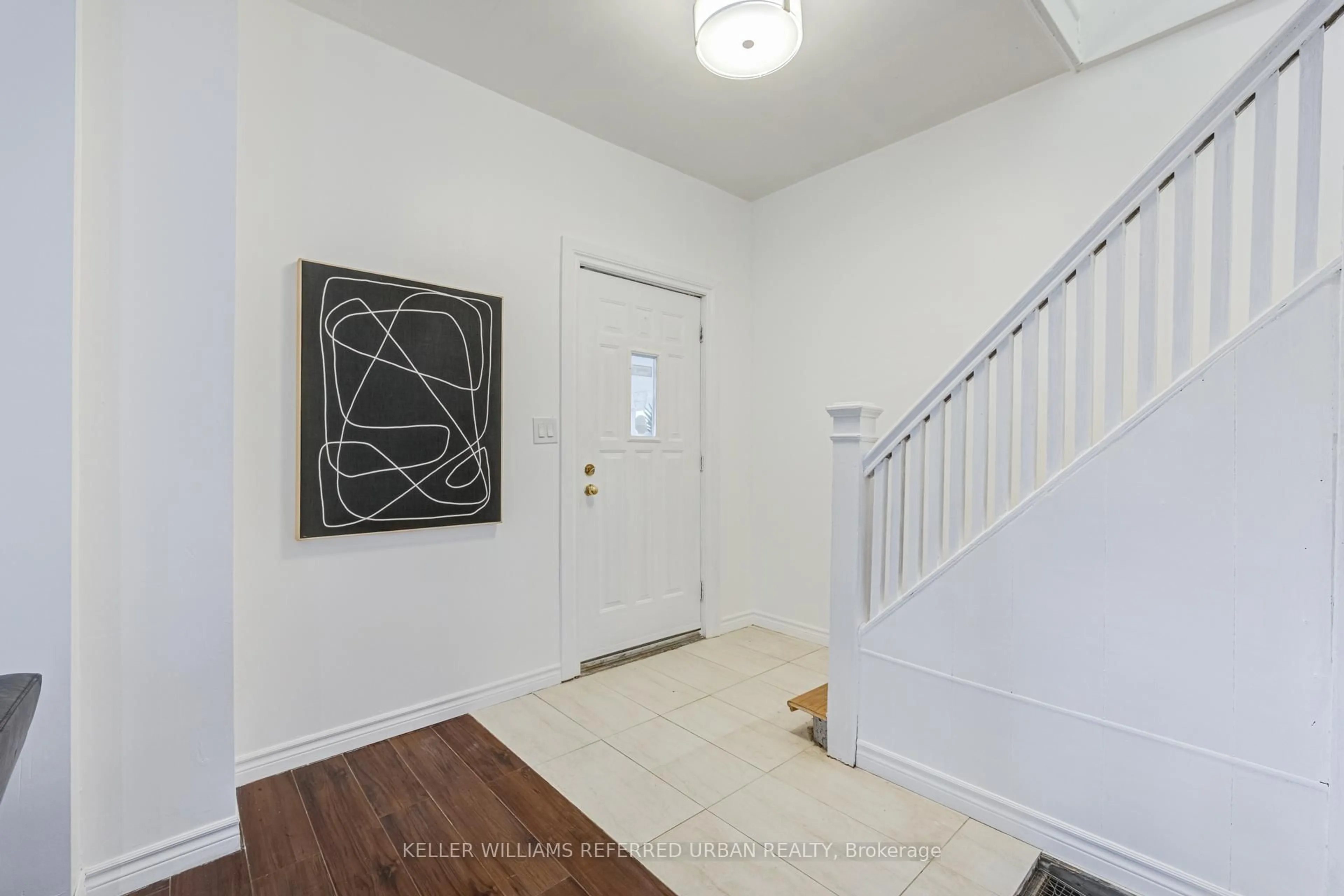 Indoor entryway for 107 Twenty Fourth St, Toronto Ontario M8V 3N7