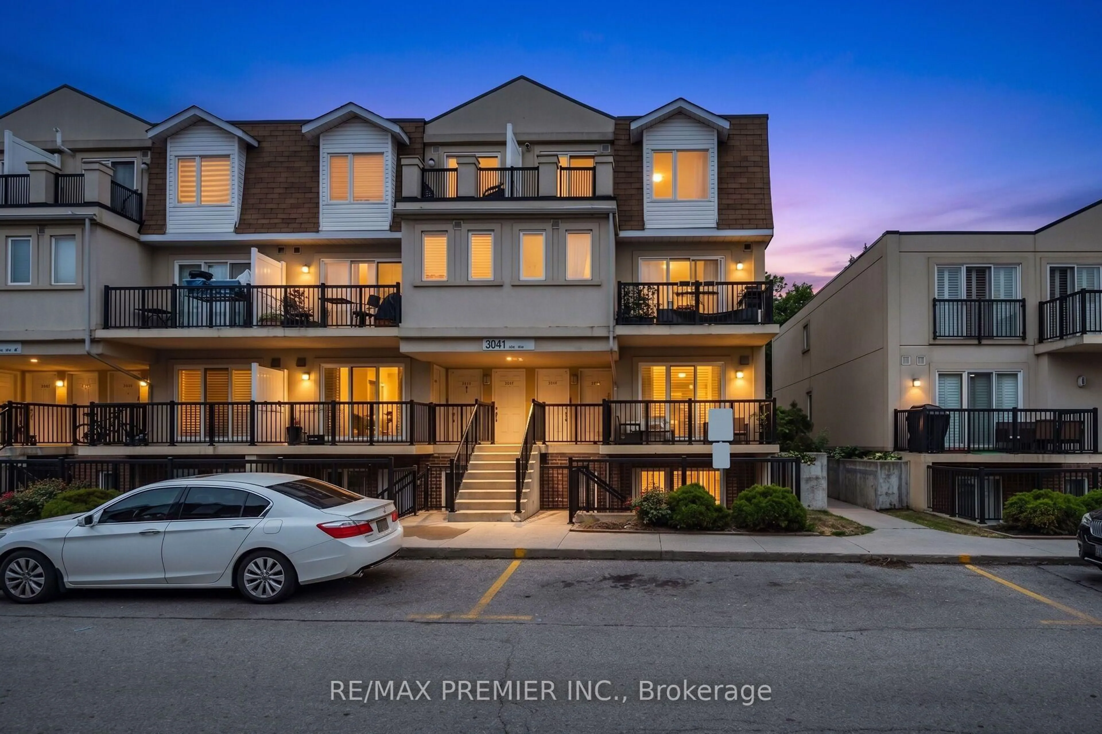 A pic from outside/outdoor area/front of a property/back of a property/a pic from drone, street for 3041 Finch Ave #2072, Toronto Ontario M9M 0A4
