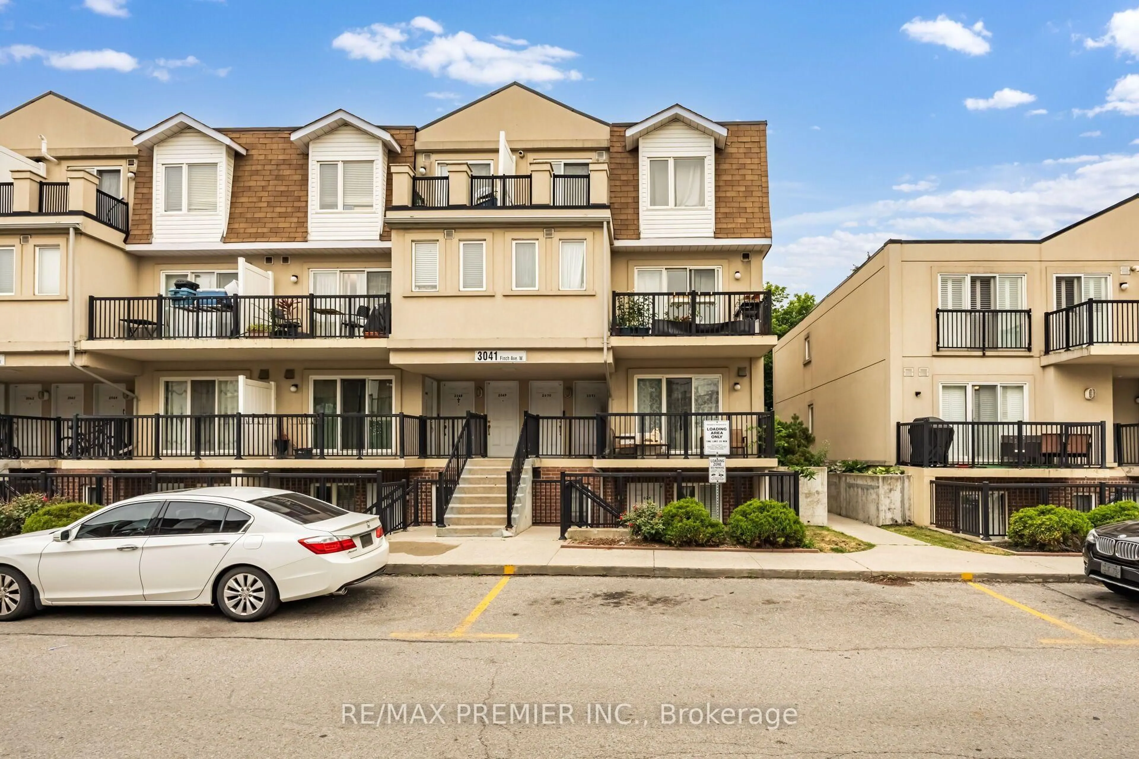 A pic from outside/outdoor area/front of a property/back of a property/a pic from drone, street for 3041 Finch Ave #2072, Toronto Ontario M9M 0A4