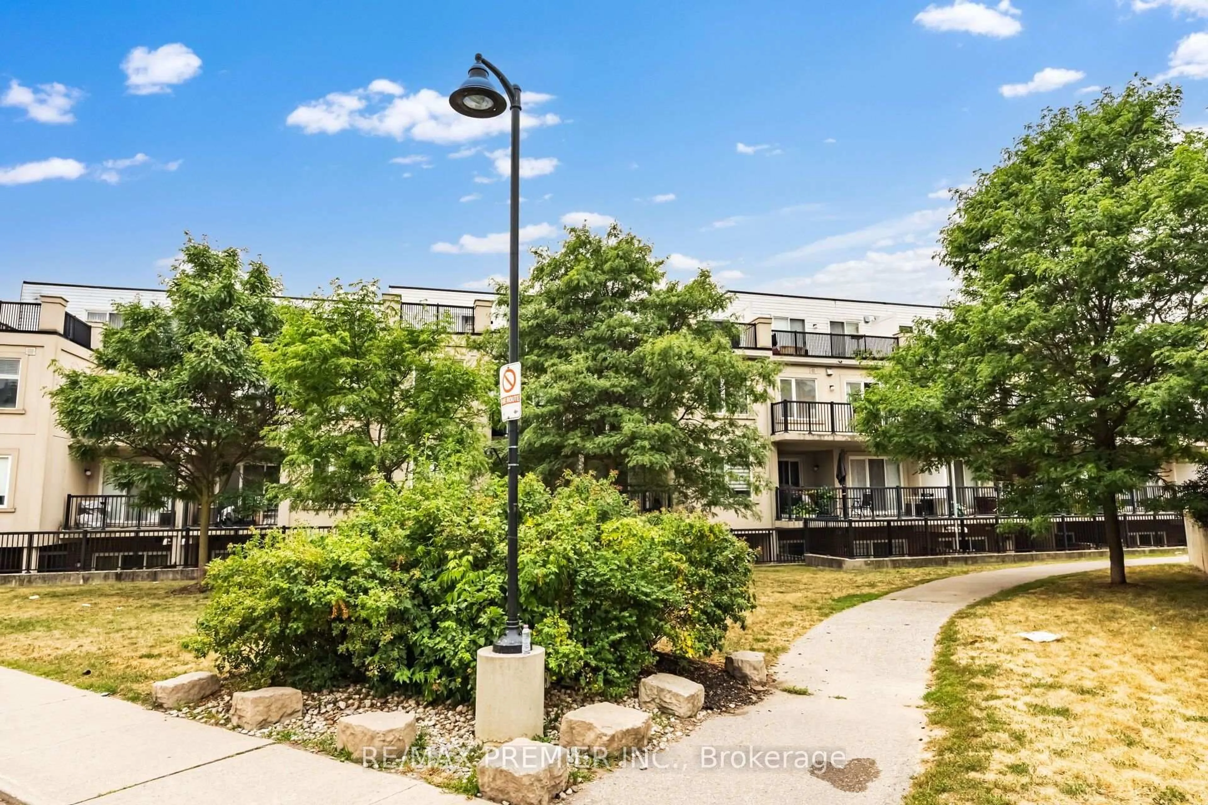 Patio, unknown for 3041 Finch Ave #2072, Toronto Ontario M9M 0A4