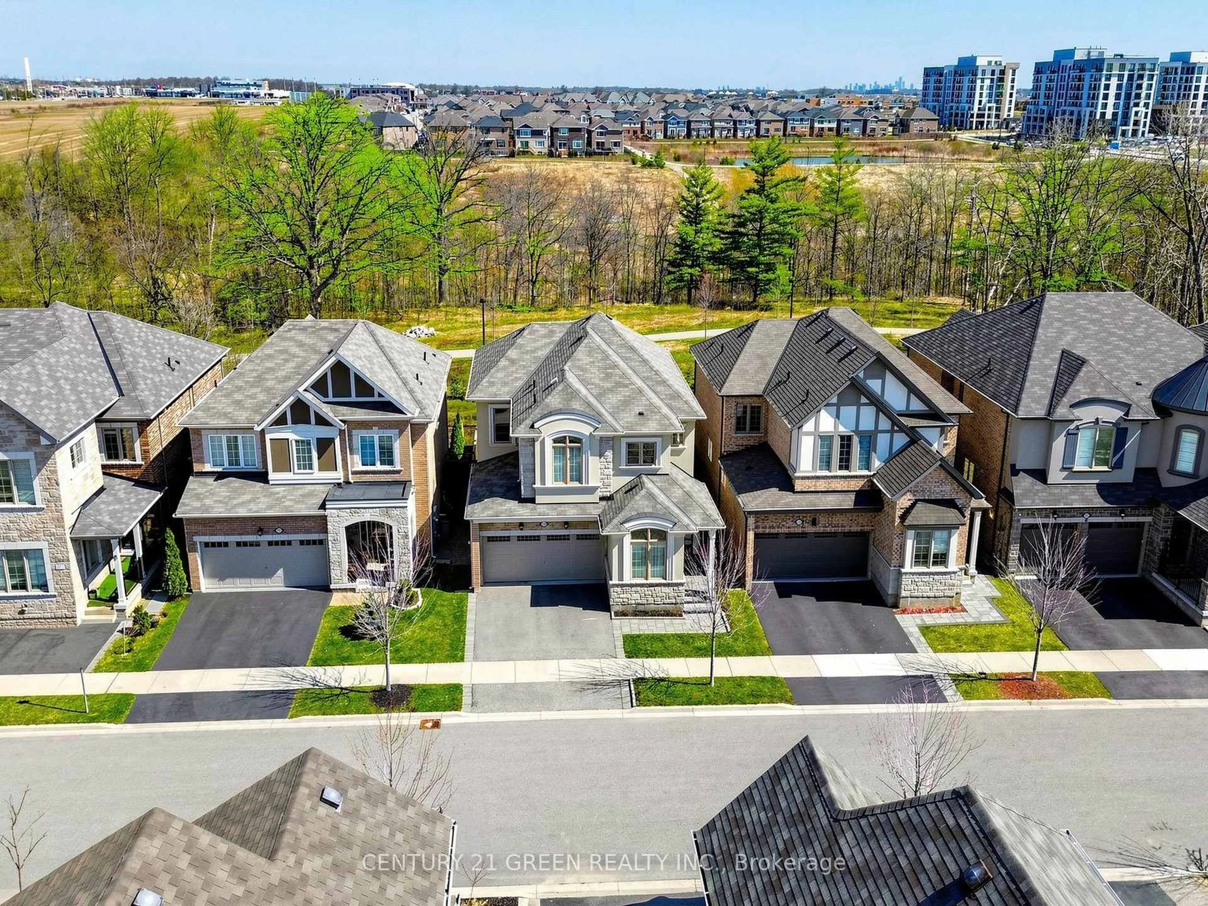 A pic from outside/outdoor area/front of a property/back of a property/a pic from drone, street for 1229 SWEETFERN Cres, Milton Ontario L9E 1L9