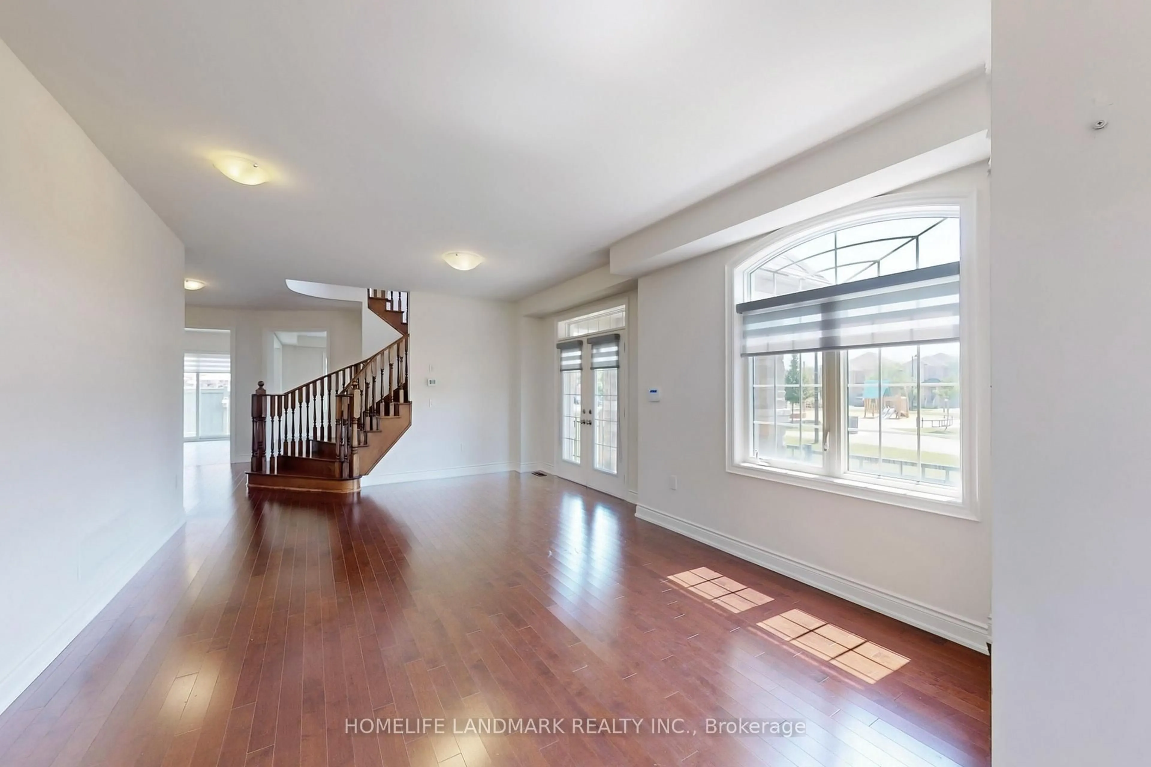 Indoor foyer for 1533 Devine Pt, Milton Ontario L9E 1H6