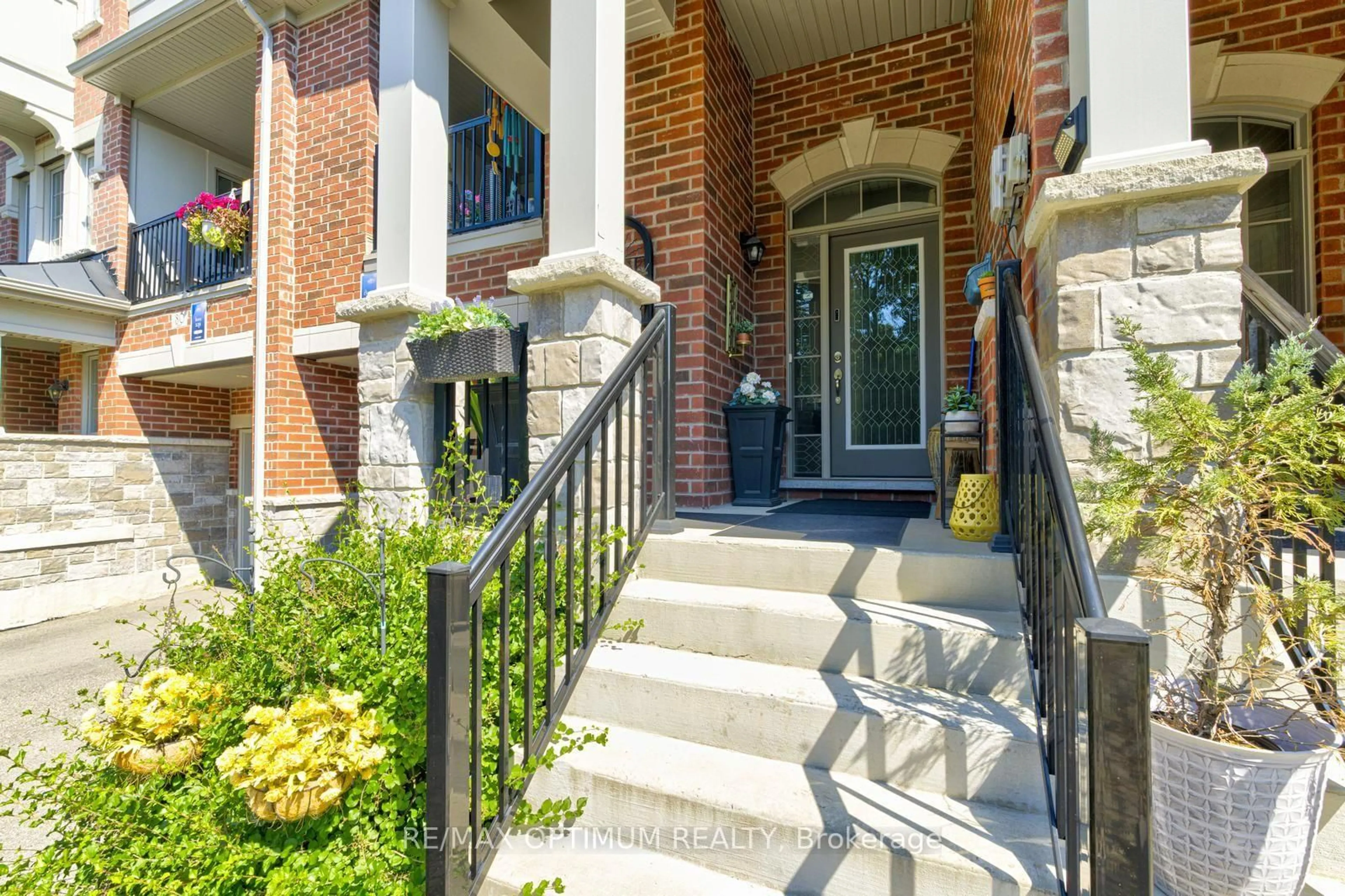 Home with brick exterior material, street for 82 Oakmore Lane, Brampton Ontario L6Y 6H5