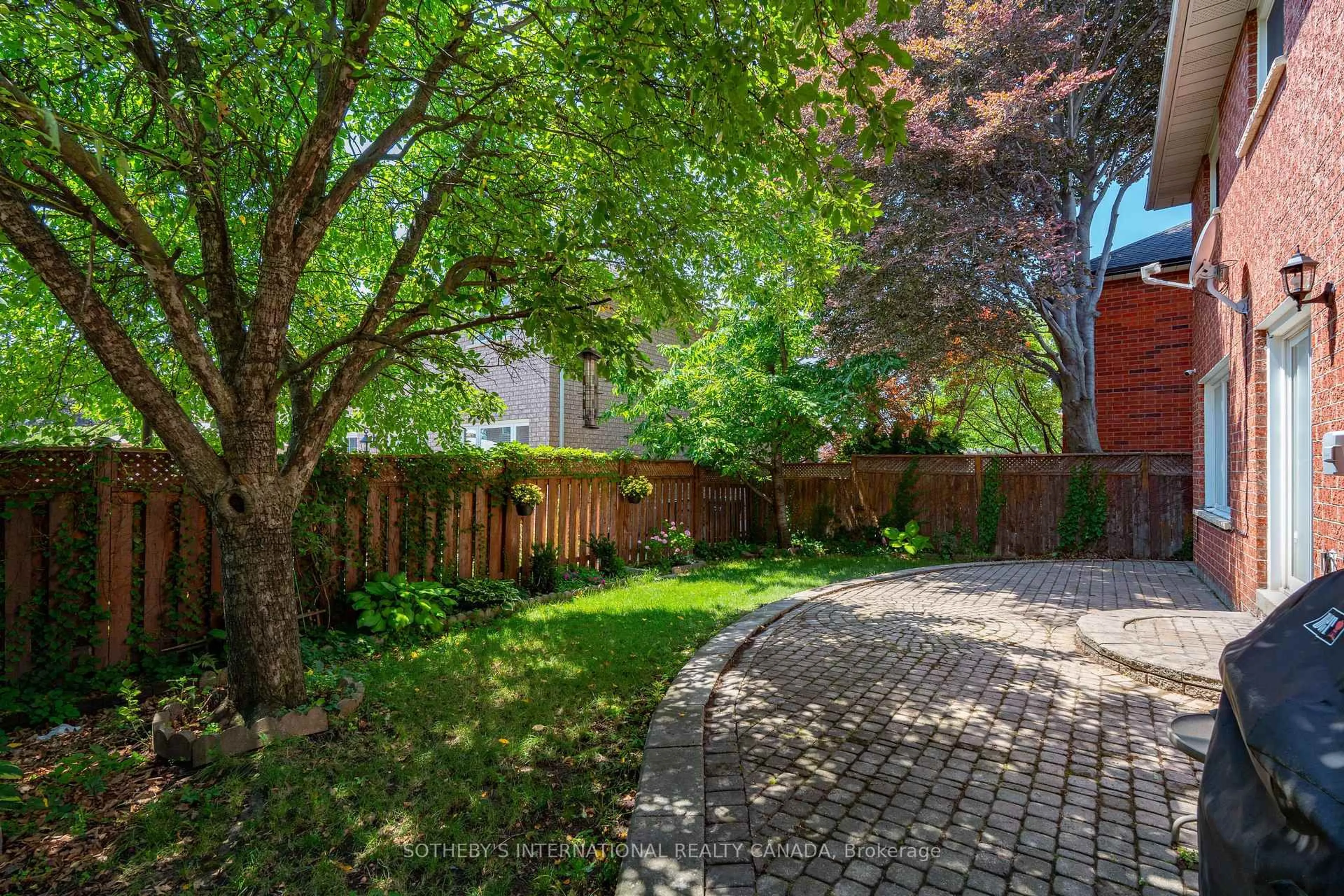 Patio, street for 5550 Middleport Cres, Mississauga Ontario L4Z 3S5