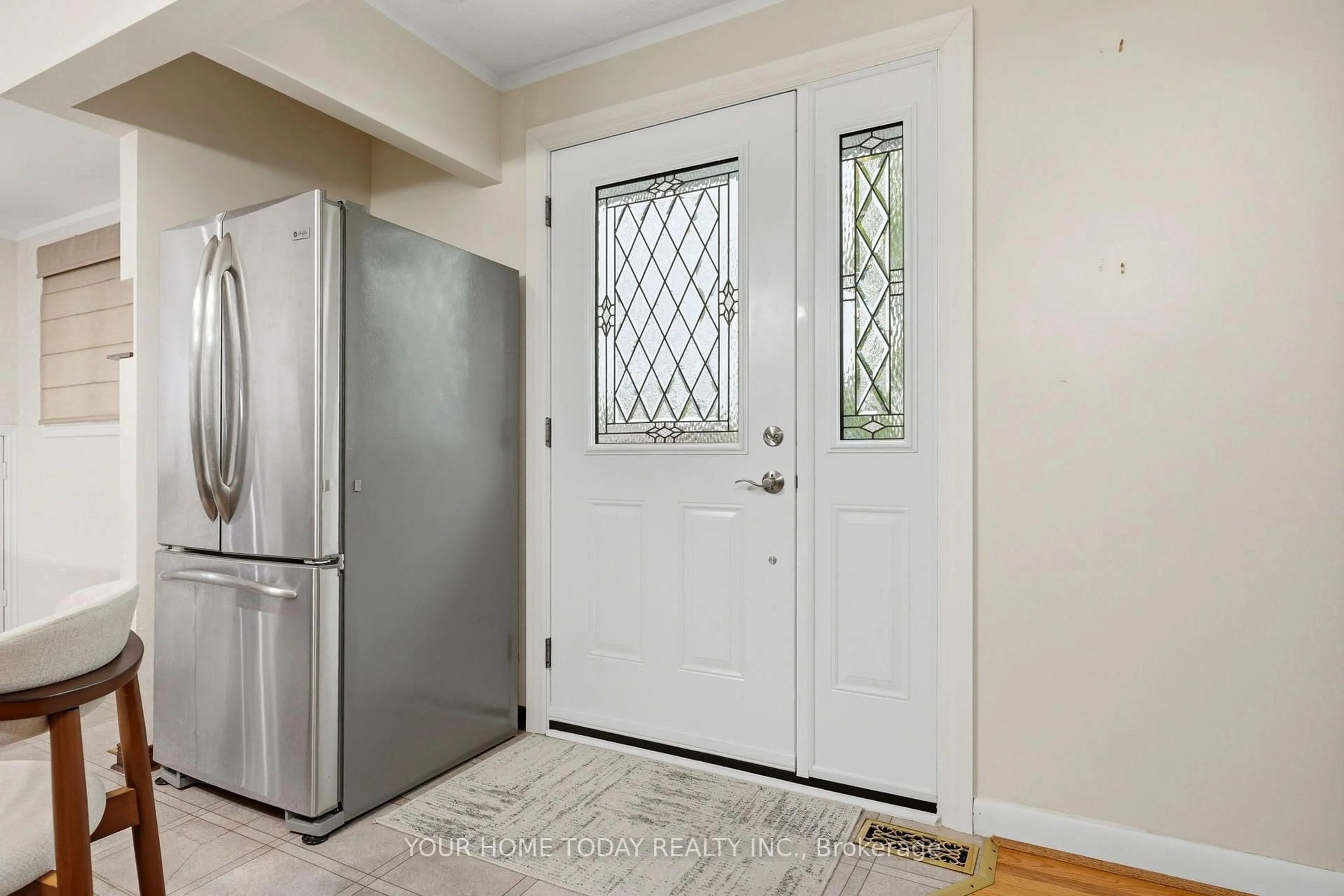 Indoor entryway for 22 Norton Cres, Halton Hills Ontario L7G 1N2