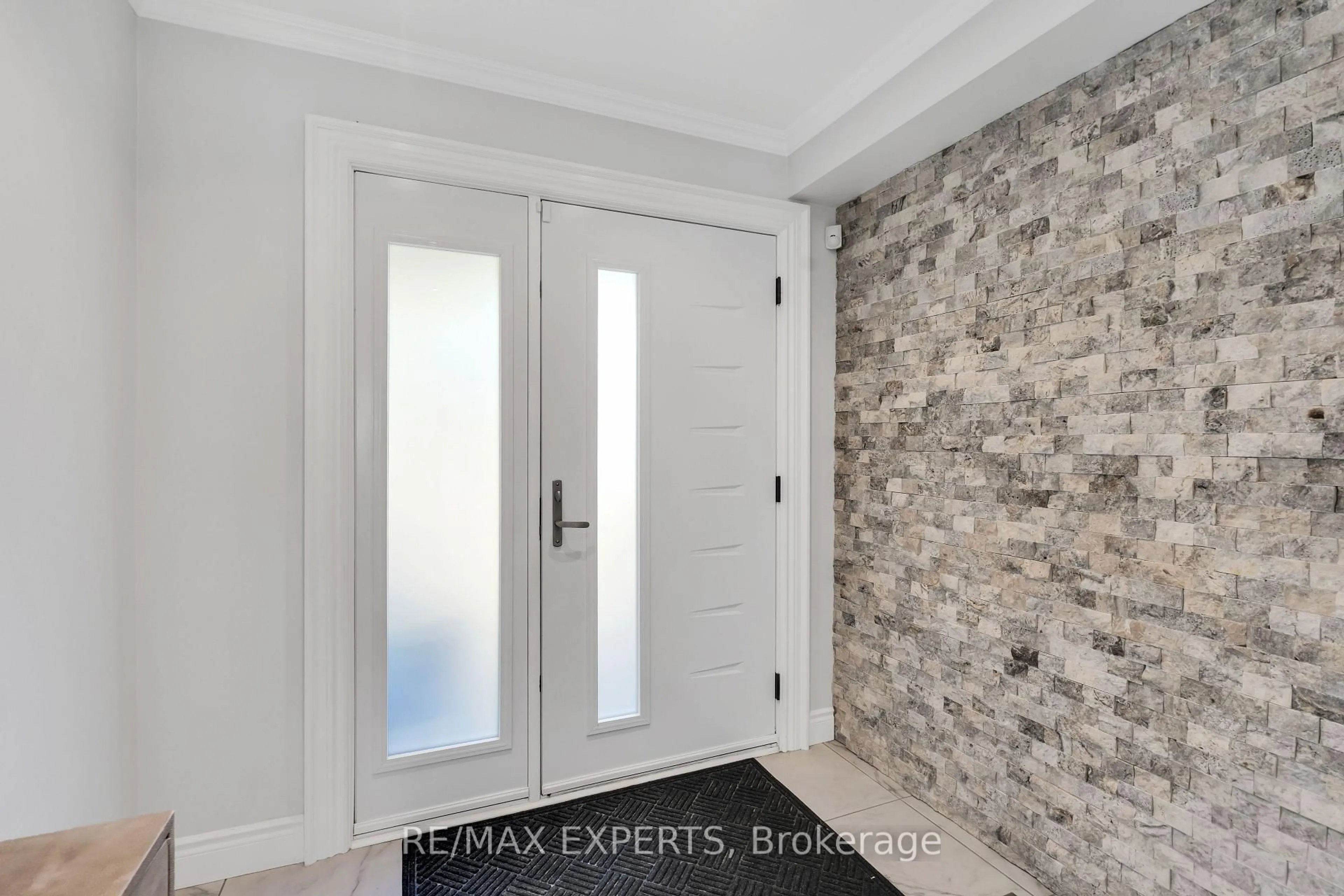 Indoor entryway for 86 Humbershed Cres, Caledon Ontario L7E 2X4