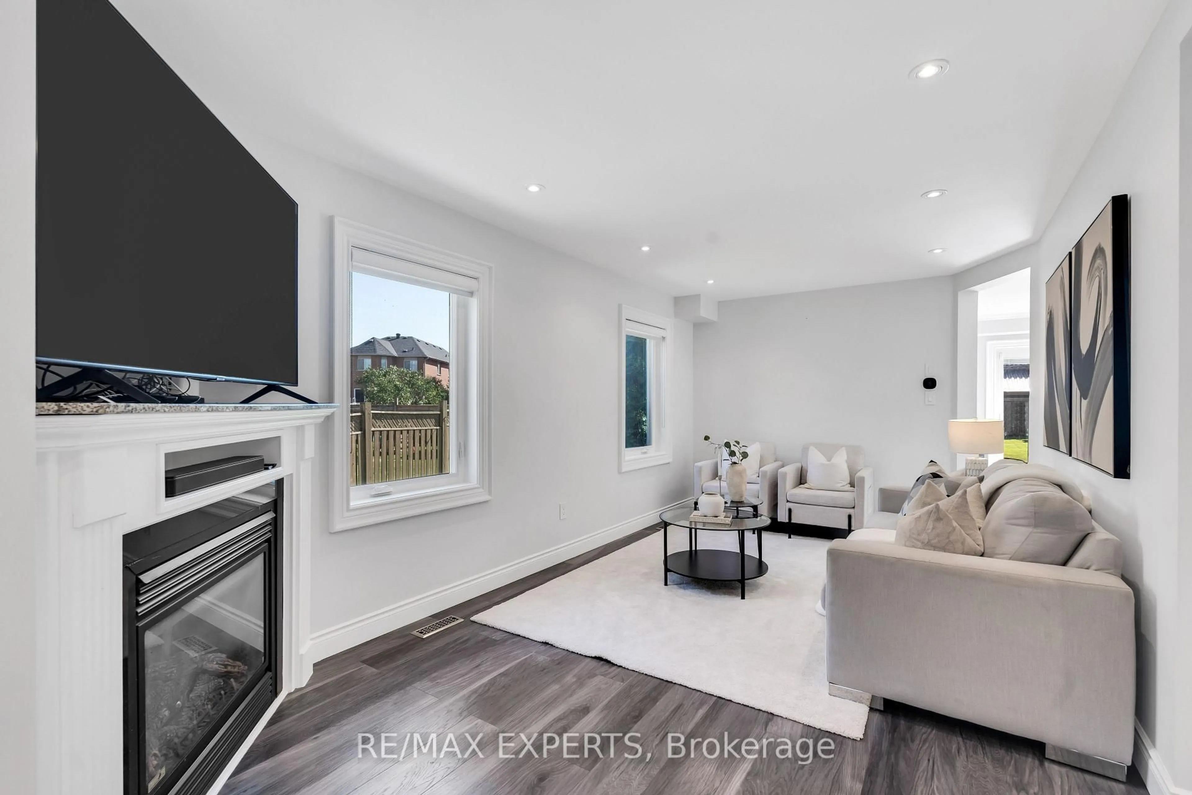 Living room with furniture, unknown for 86 Humbershed Cres, Caledon Ontario L7E 2X4