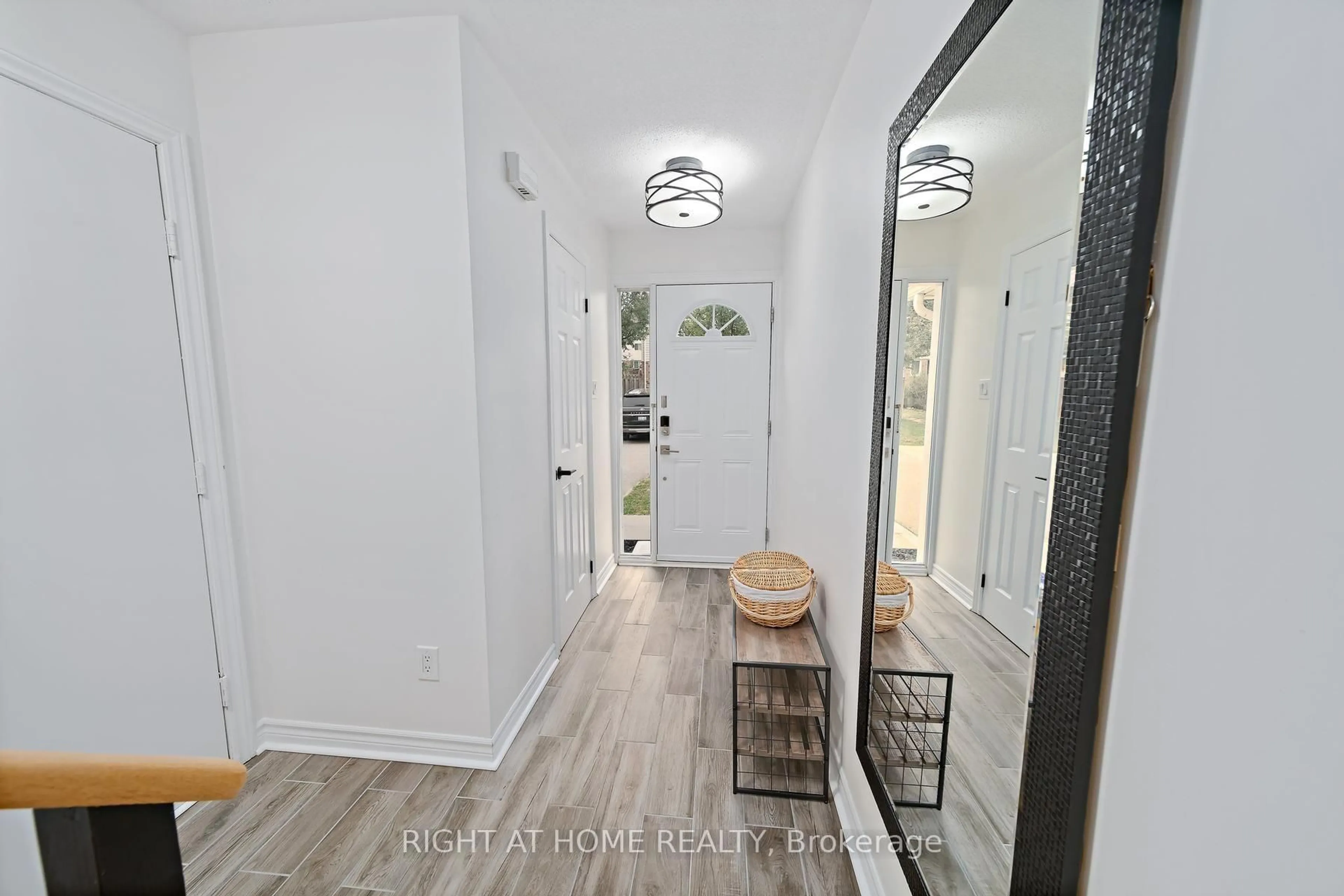 Indoor entryway for 53 Corey Circ, Halton Hills Ontario L7G 5L7