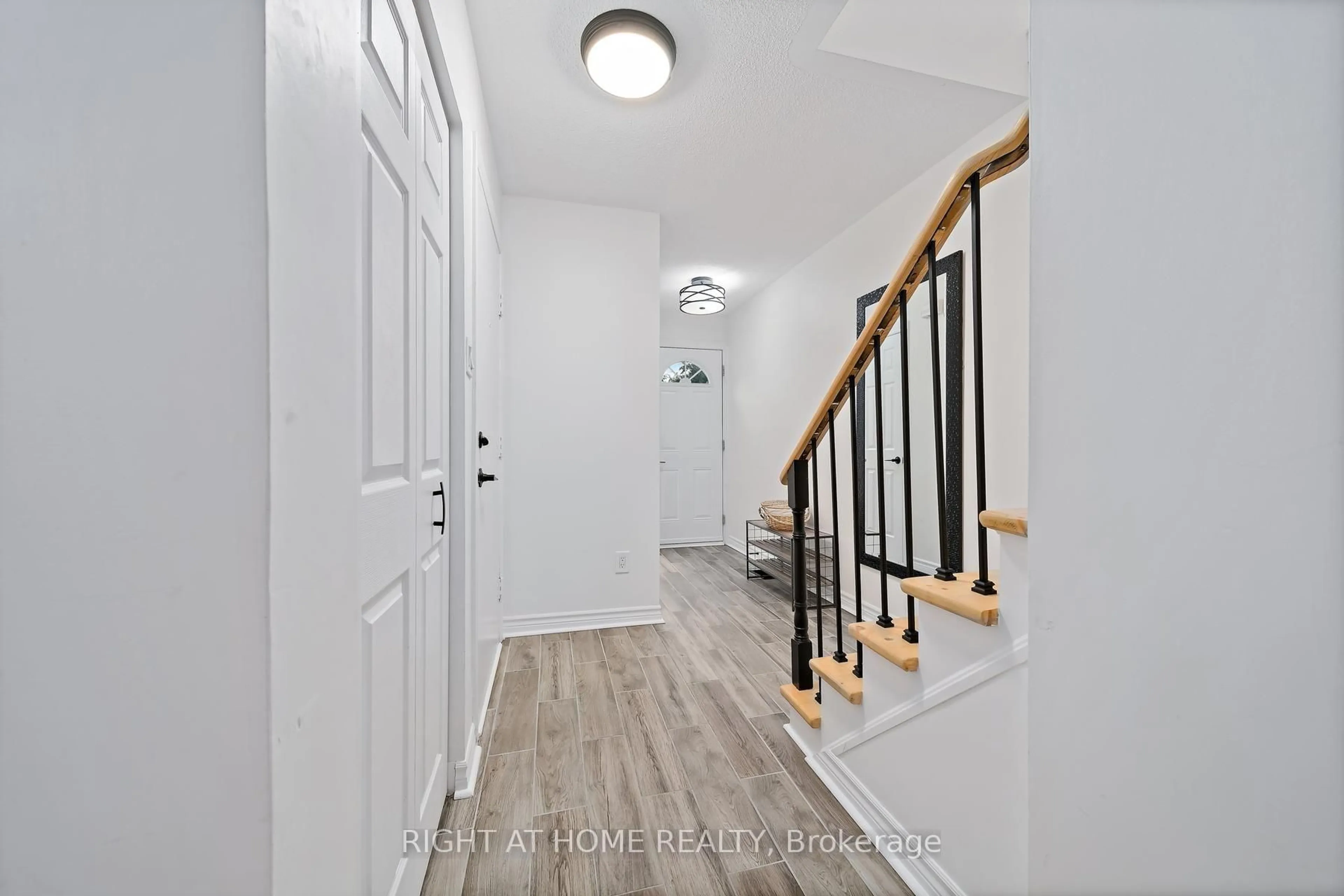 Indoor entryway for 53 Corey Circ, Halton Hills Ontario L7G 5L7