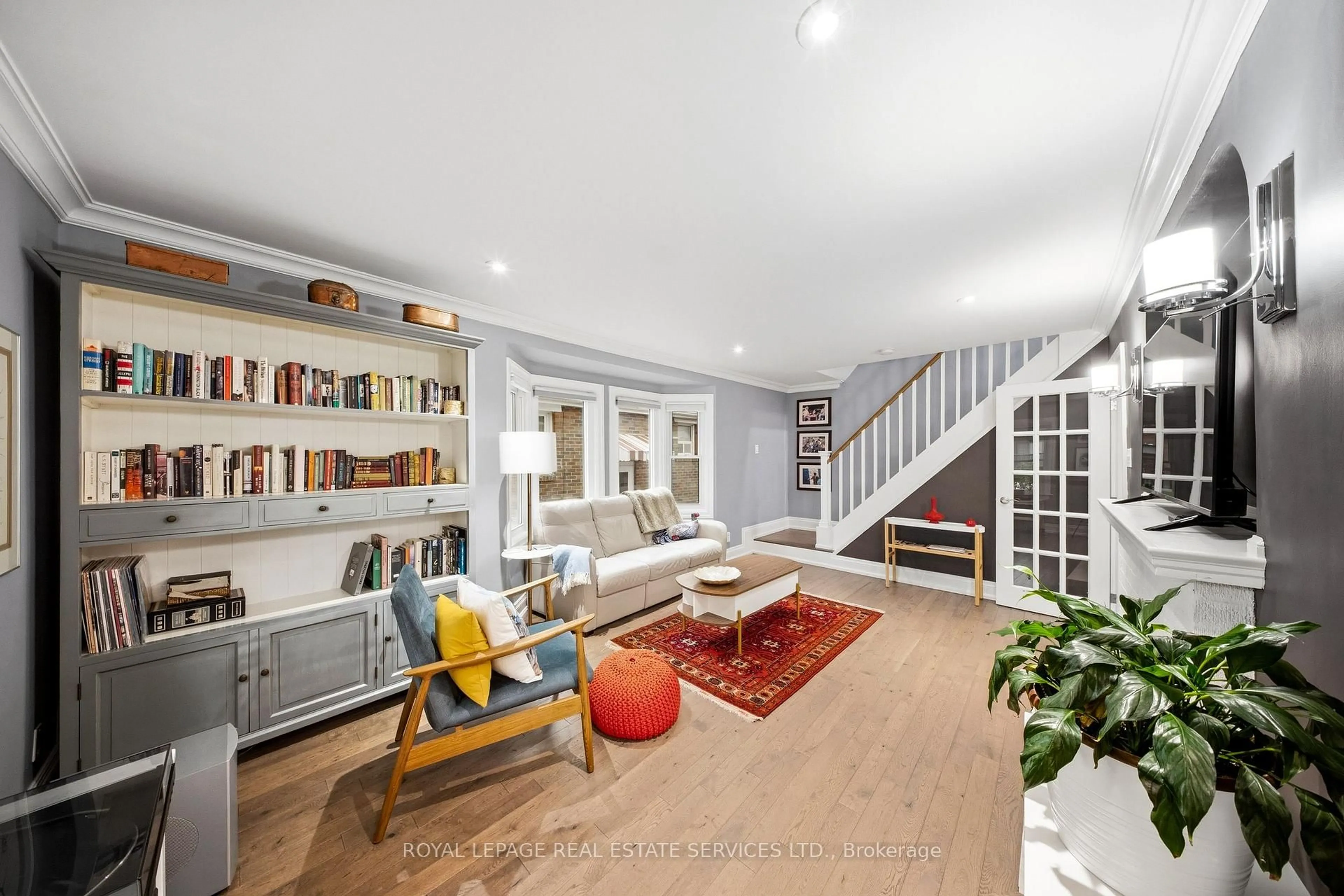 Living room with furniture, unknown for 99 Foch Ave, Toronto Ontario M8W 3X9