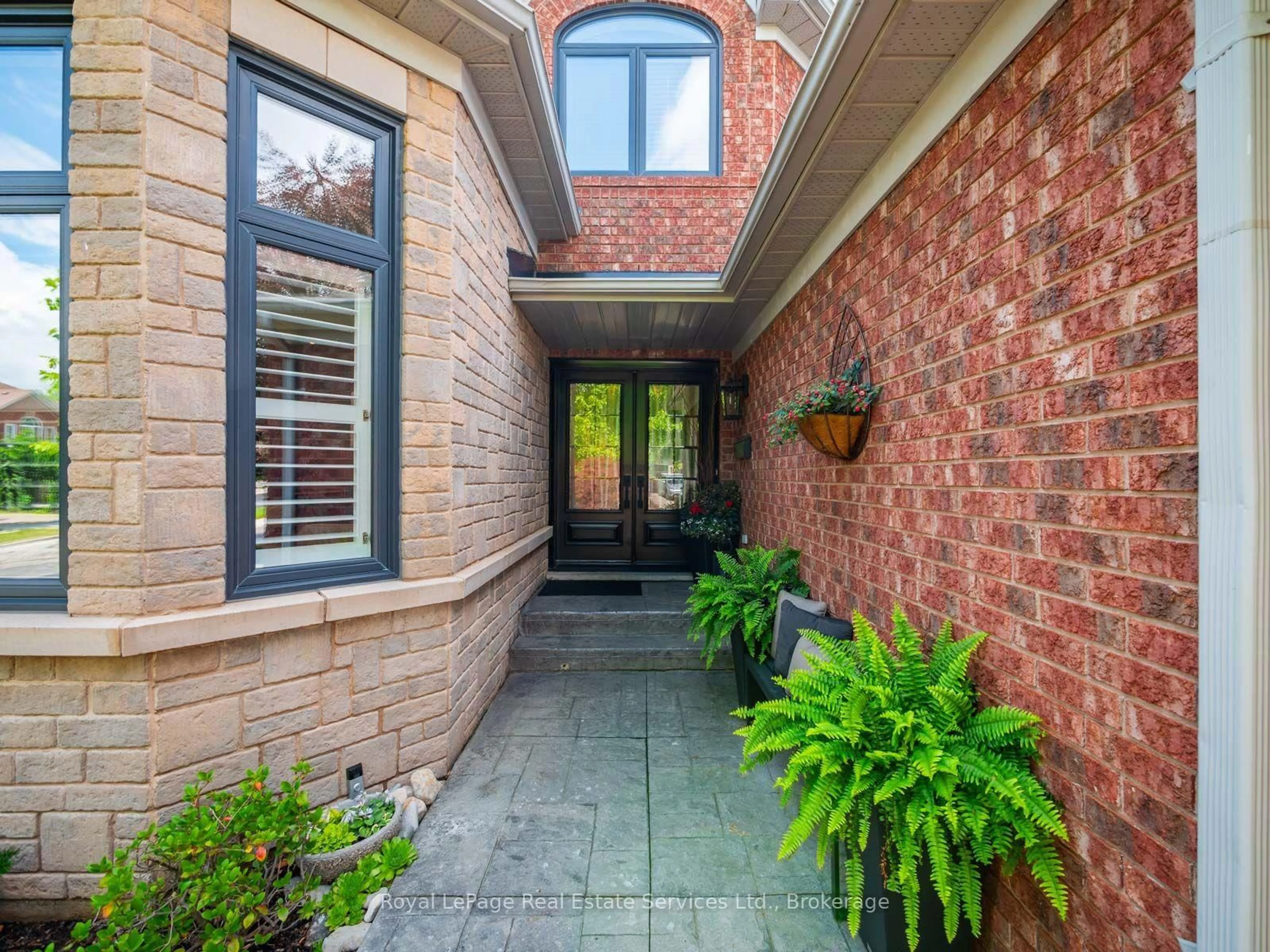 Home with brick exterior material, street for 1478 Creekwood Tr, Oakville Ontario L6H 6E6