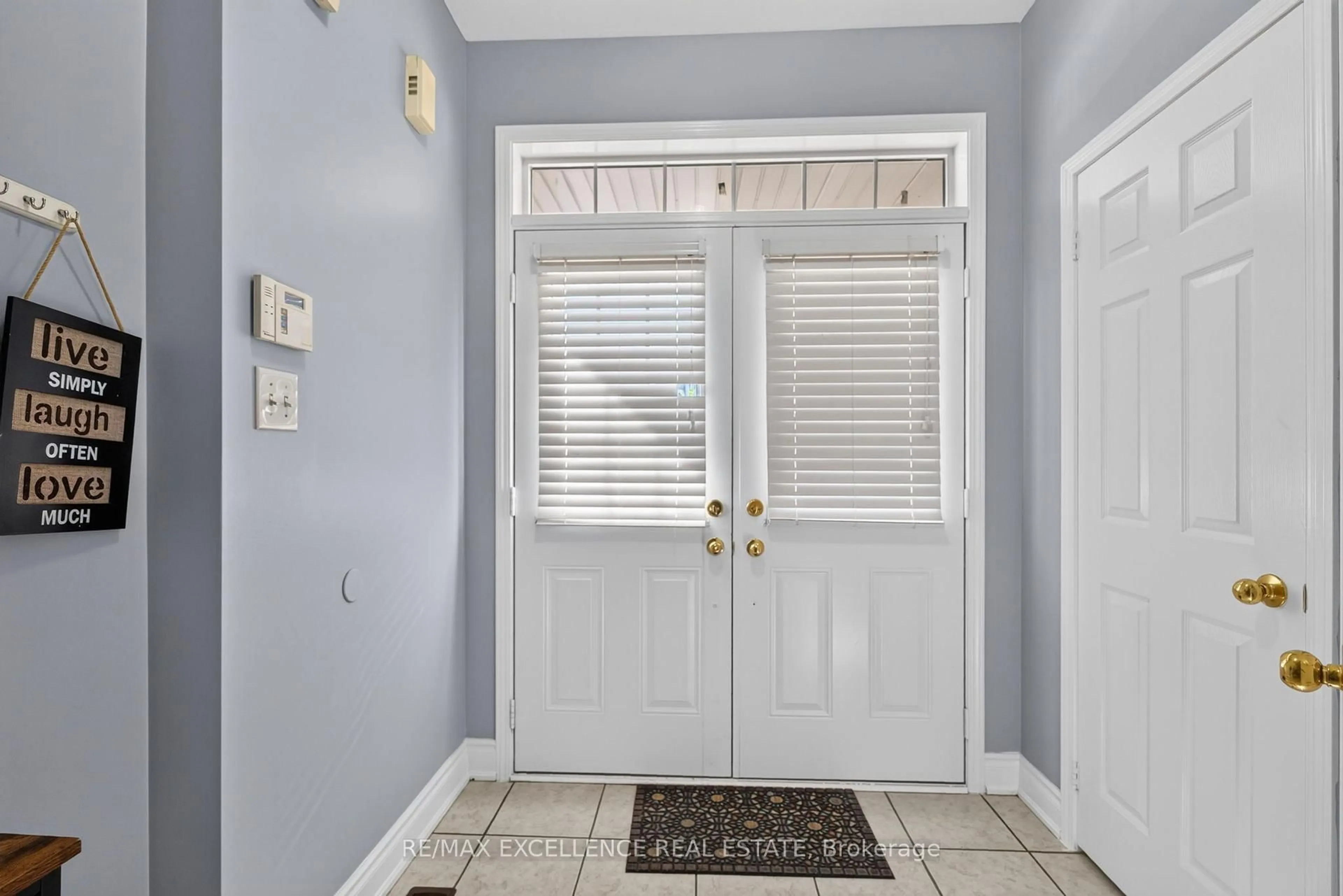 Indoor entryway for 12 Summitgreen Cres, Brampton Ontario L6R 0T4