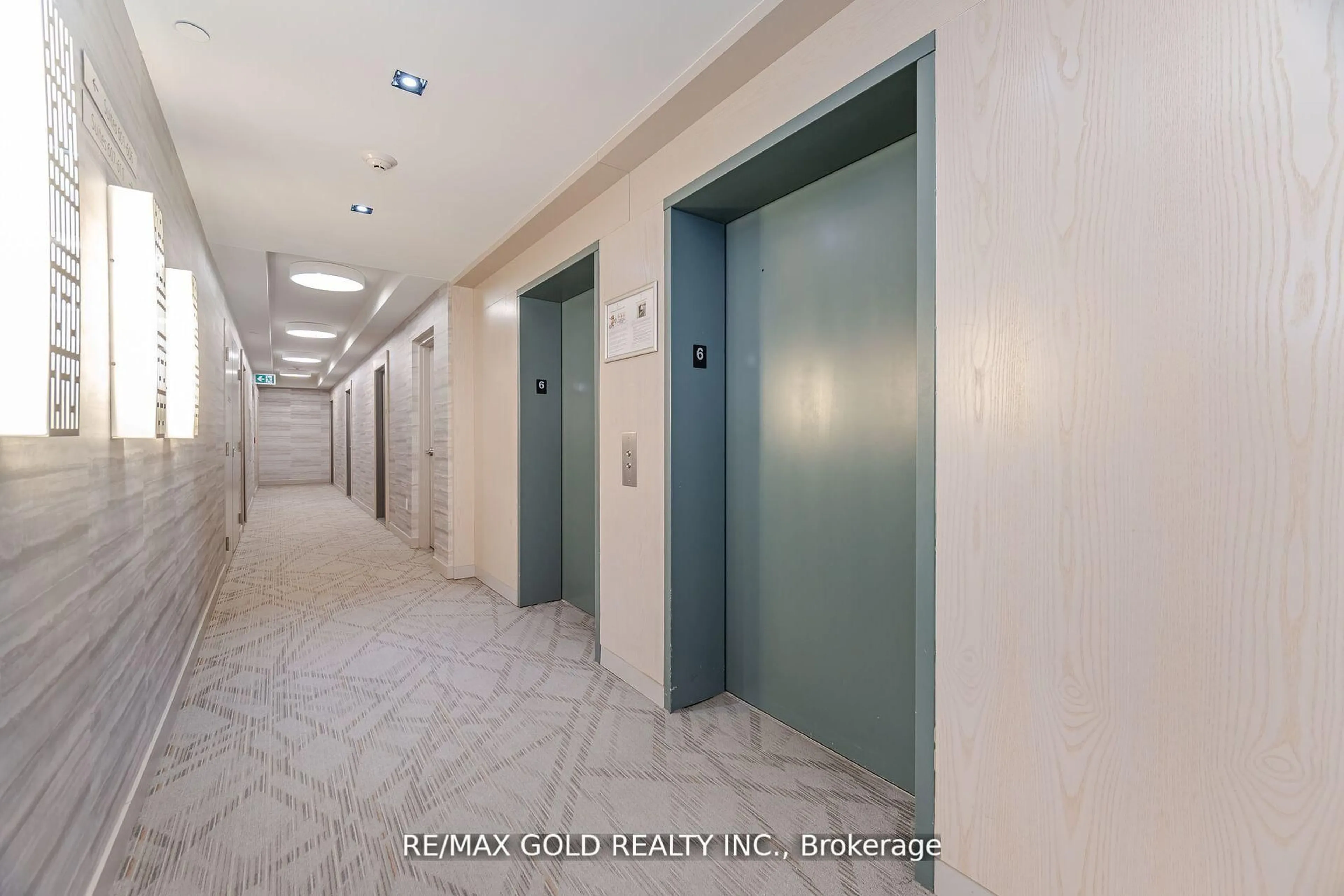 Indoor foyer for 4633 Glen Erin Dr #607, Mississauga Ontario L5M 0Y6