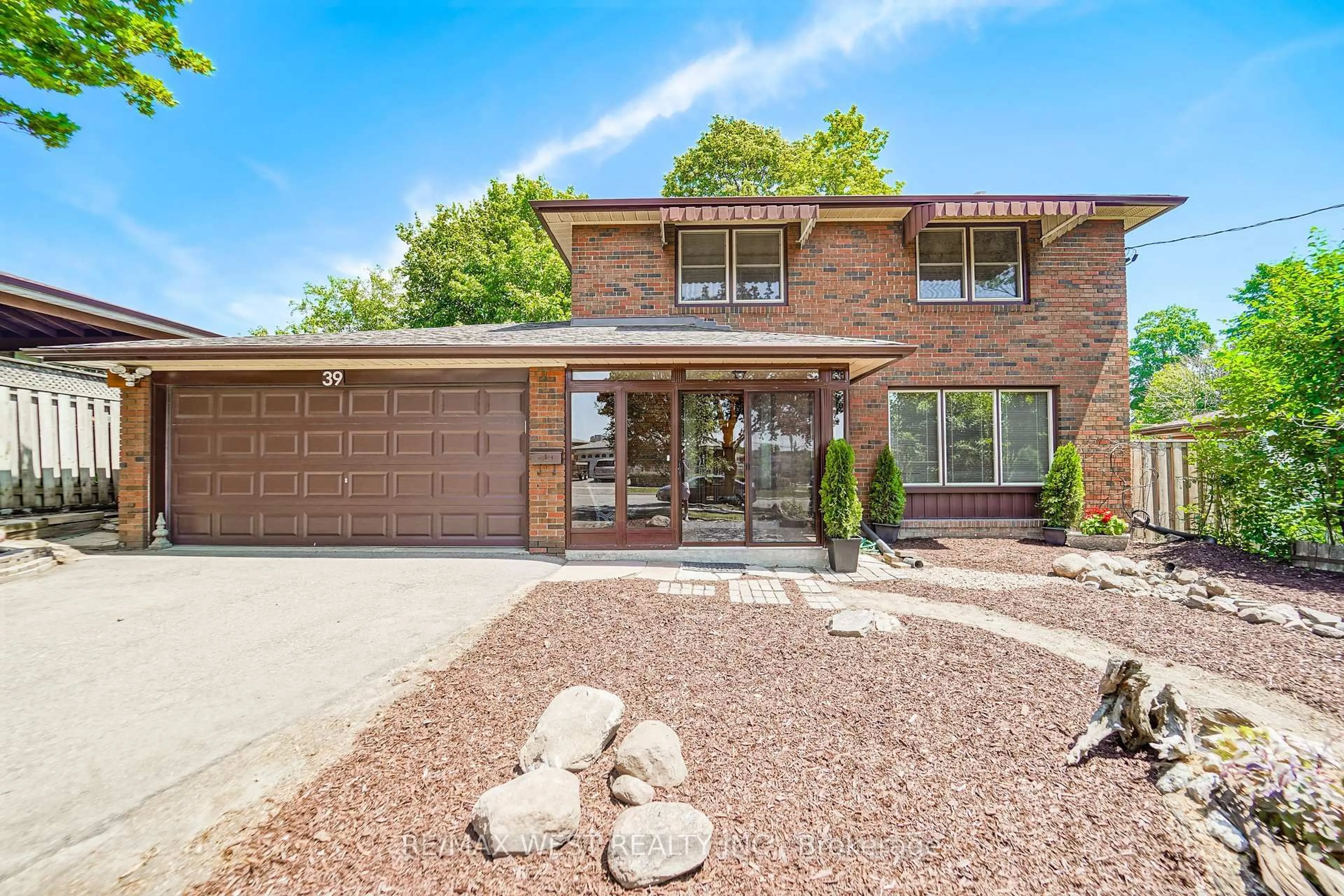 Home with brick exterior material, street for 39 Madron Cres, Toronto Ontario M3J 1H8