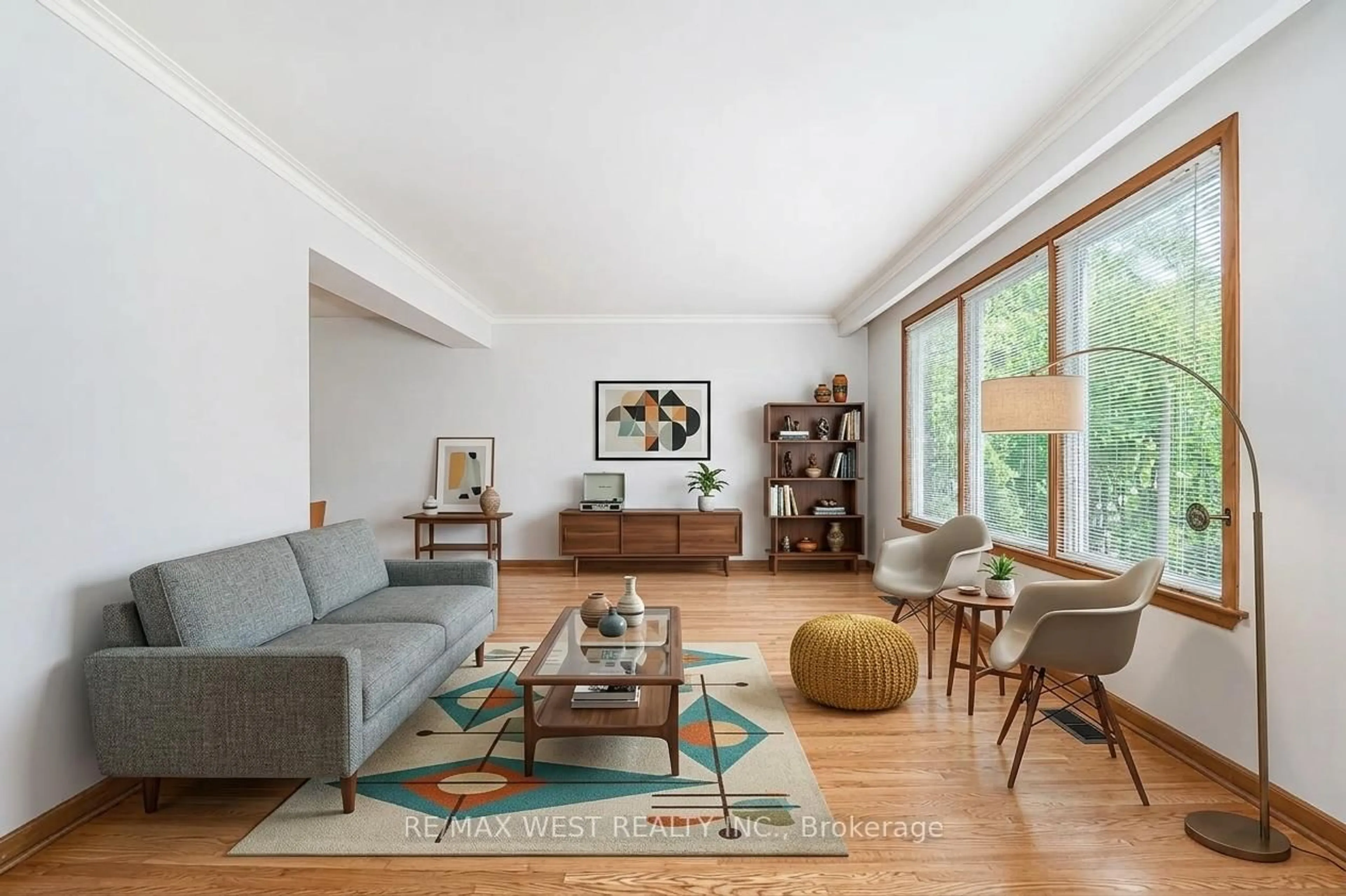 Living room with furniture, unknown for 39 Madron Cres, Toronto Ontario M3J 1H8