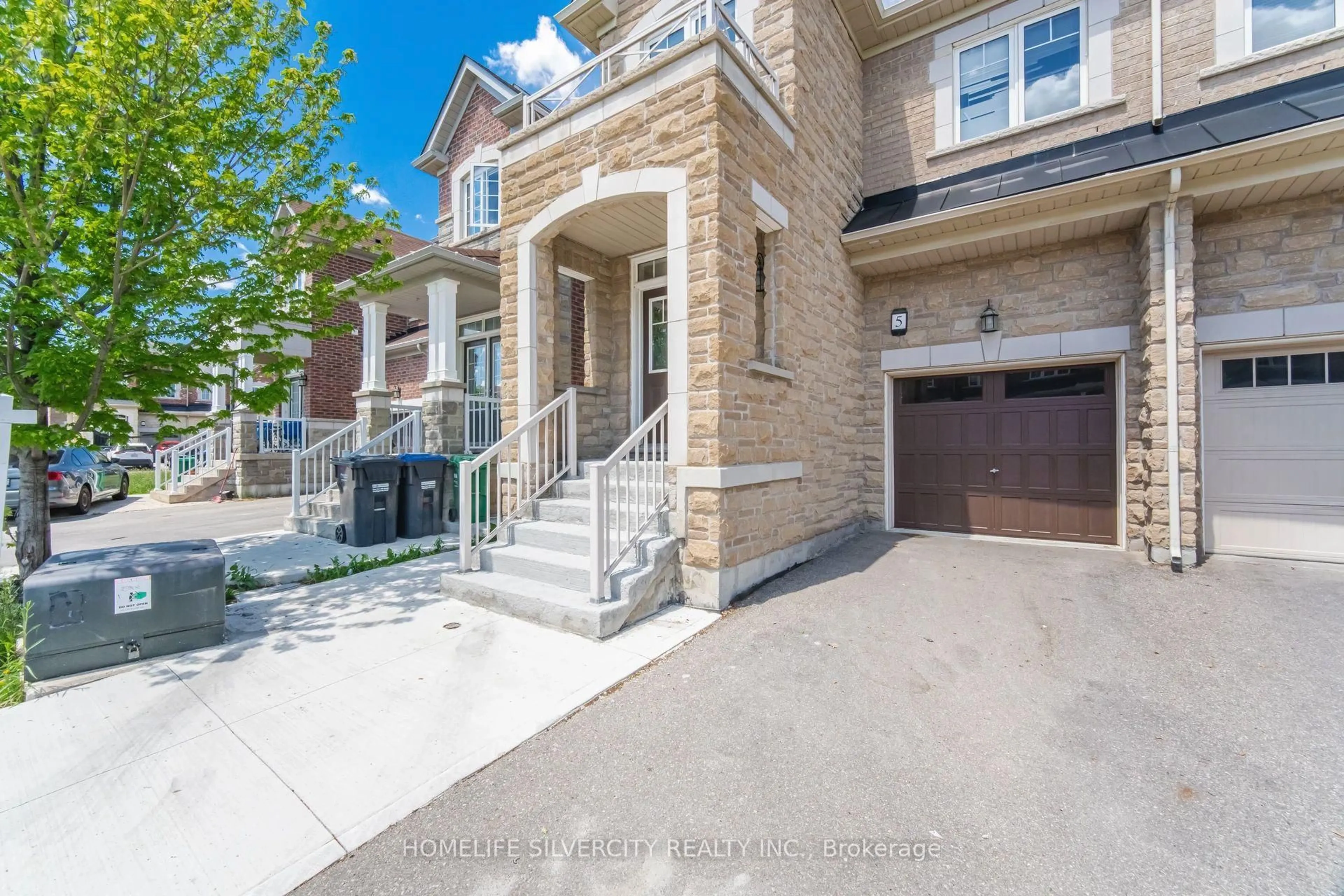 Unknown for 5 Baffin Cres, Brampton Ontario L7A 4K7