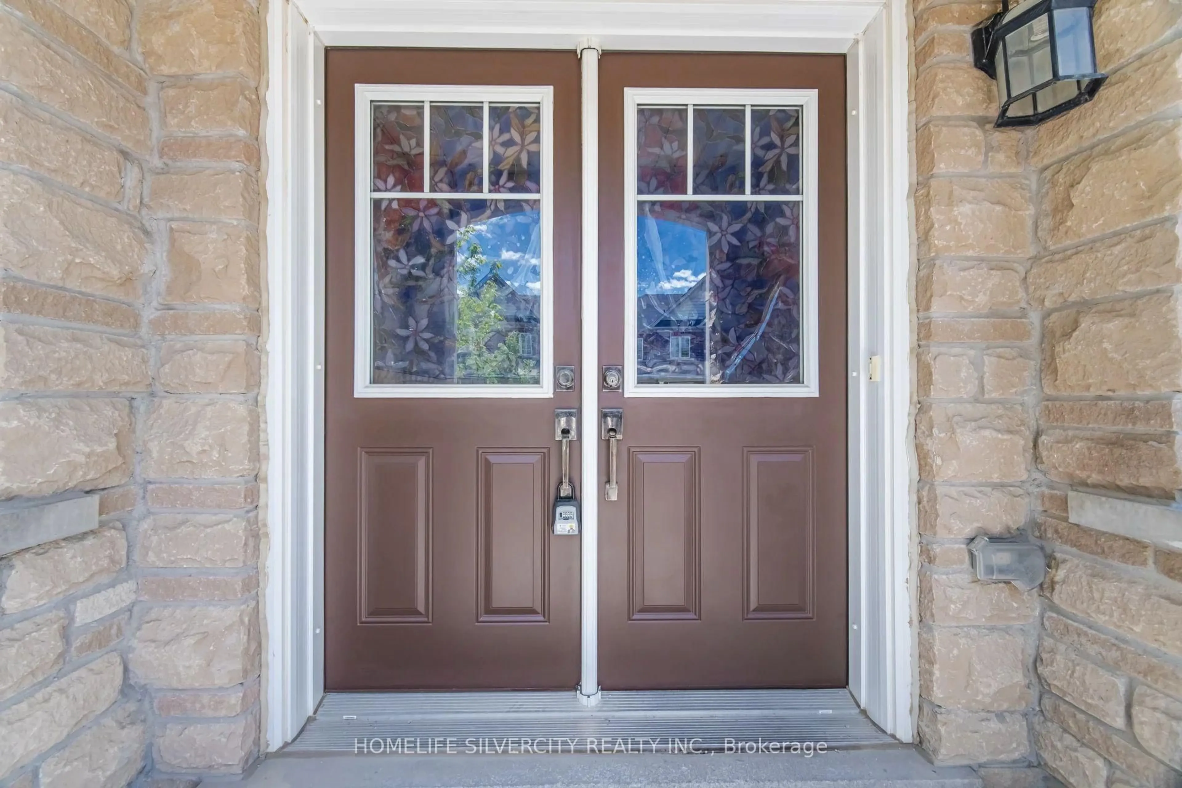 Indoor entryway for 5 Baffin Cres, Brampton Ontario L7A 4K7