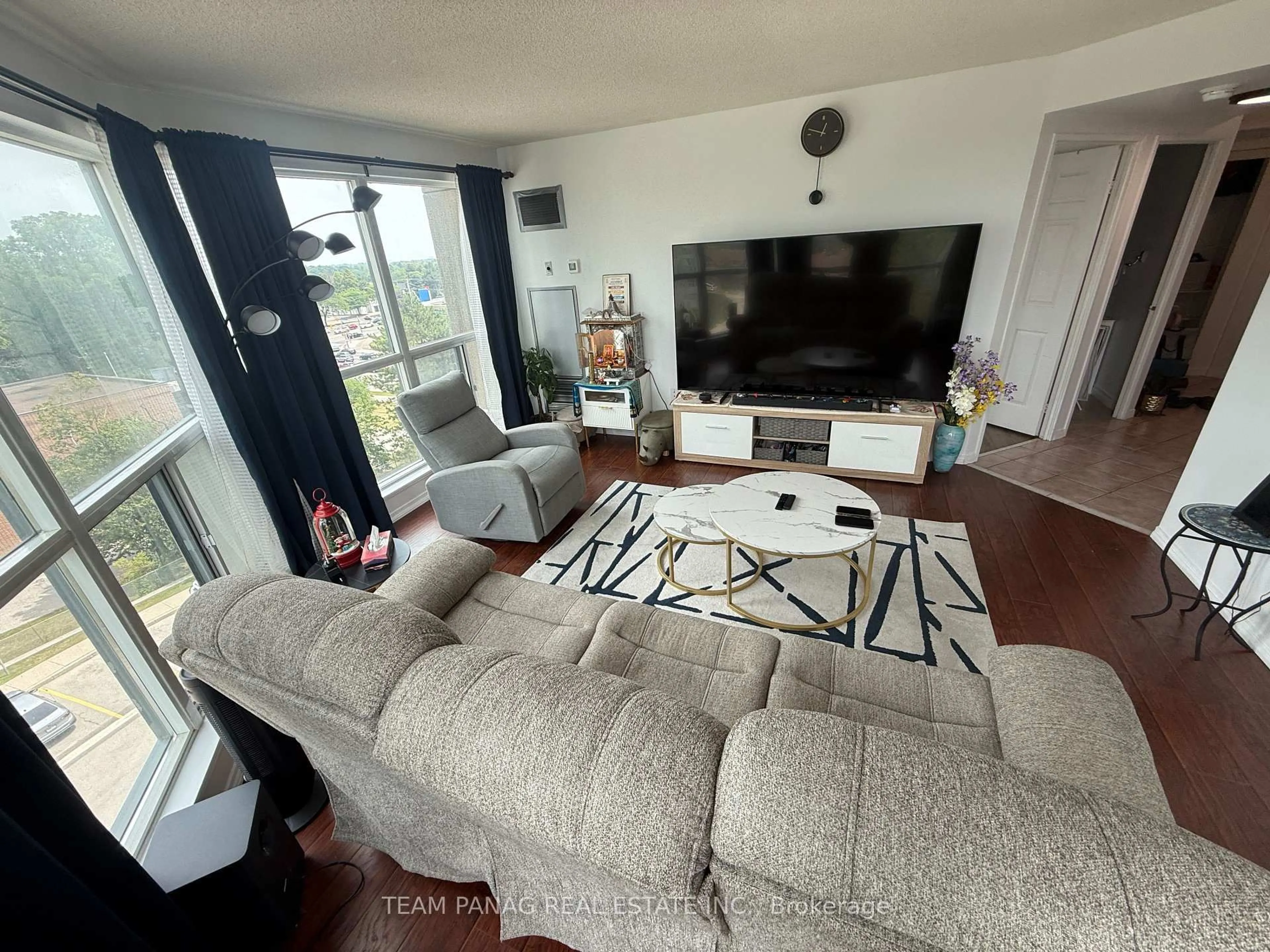 Living room with furniture, unknown for 2177 Burnhamthorpe Rd #609, Mississauga Ontario L5L 5P9