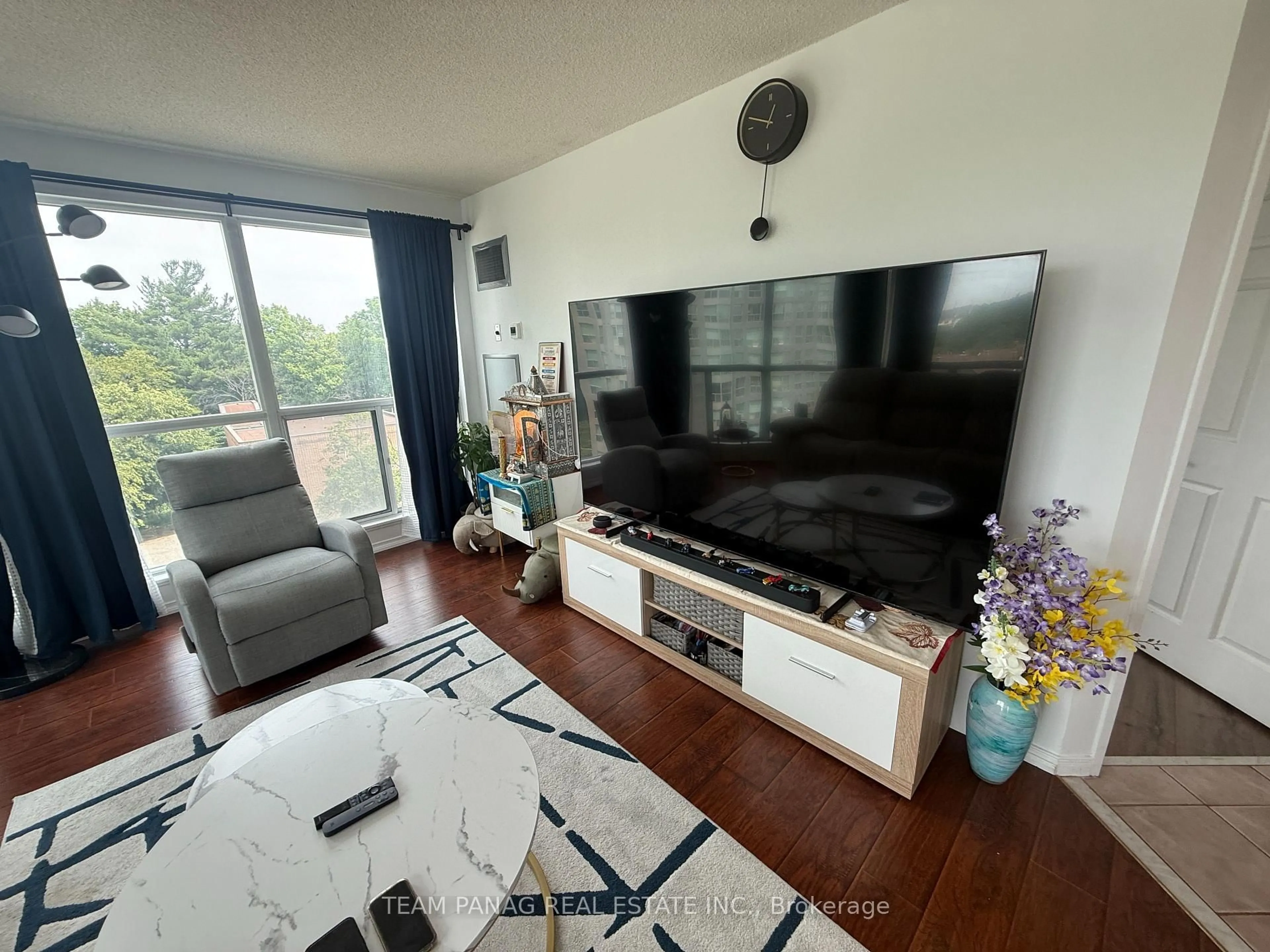Living room with furniture, unknown for 2177 Burnhamthorpe Rd #609, Mississauga Ontario L5L 5P9