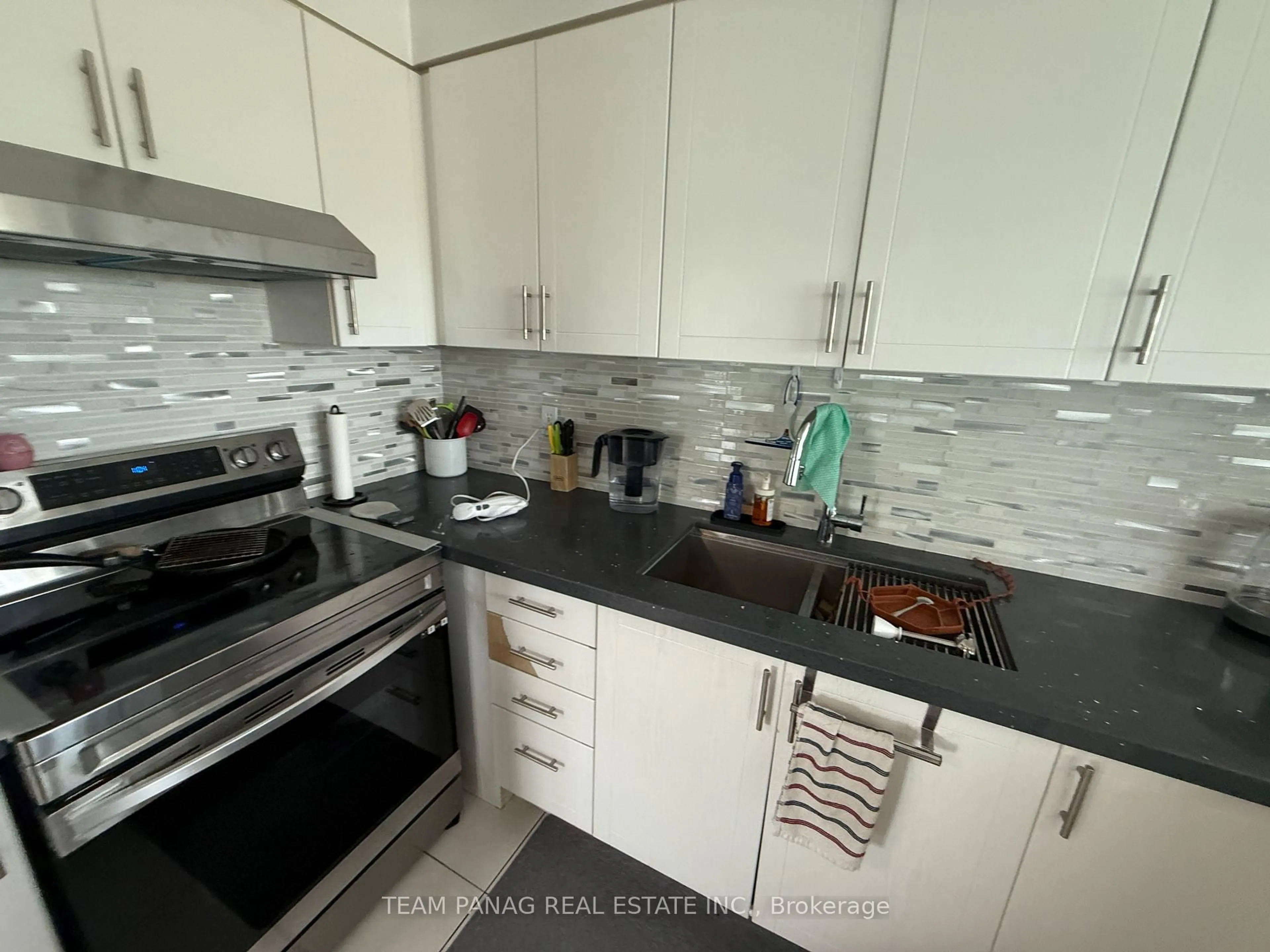 Standard kitchen, unknown for 2177 Burnhamthorpe Rd #609, Mississauga Ontario L5L 5P9