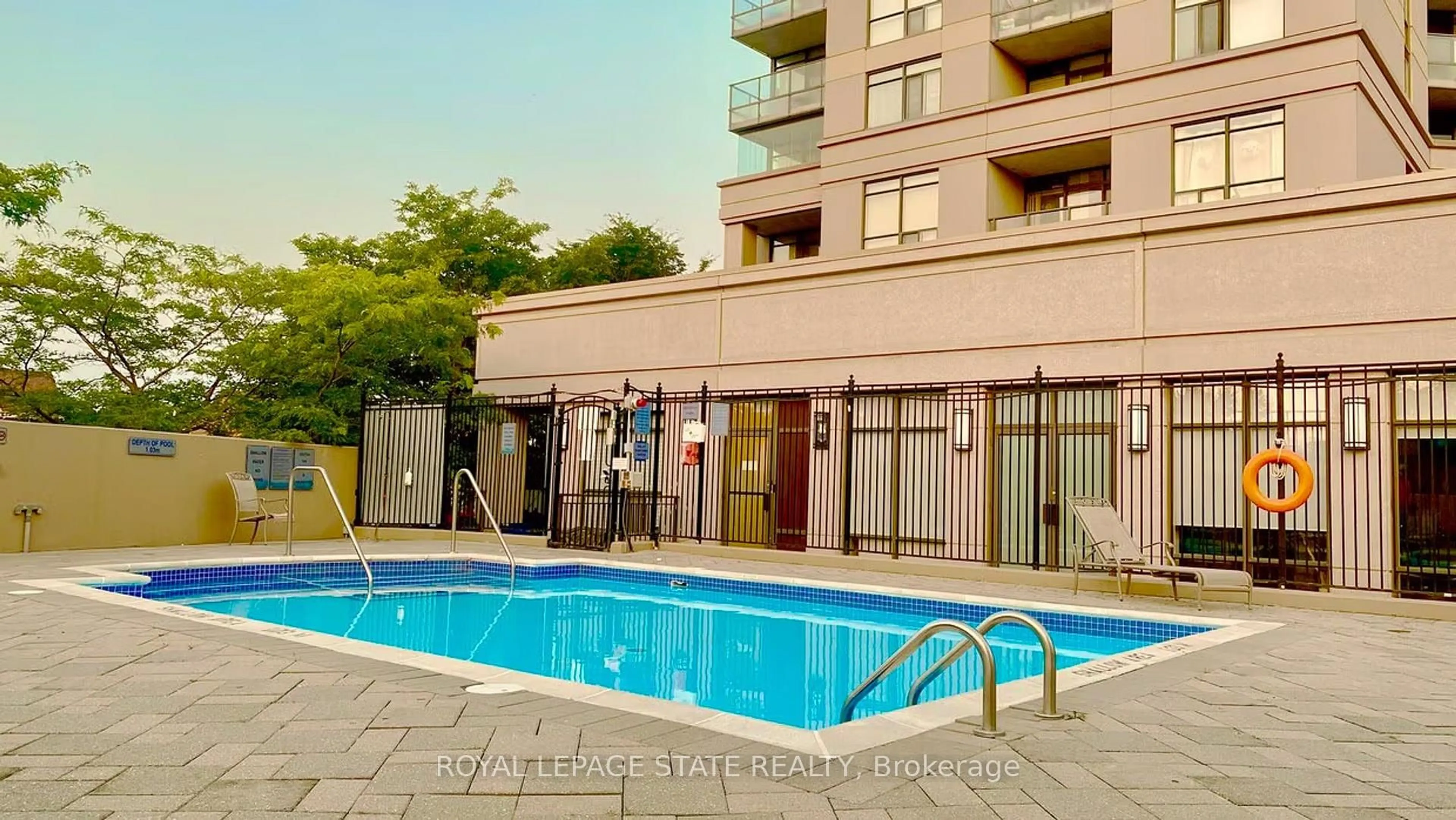 Pool for 220 Forum Dr #301, Mississauga Ontario L4Z 4K1