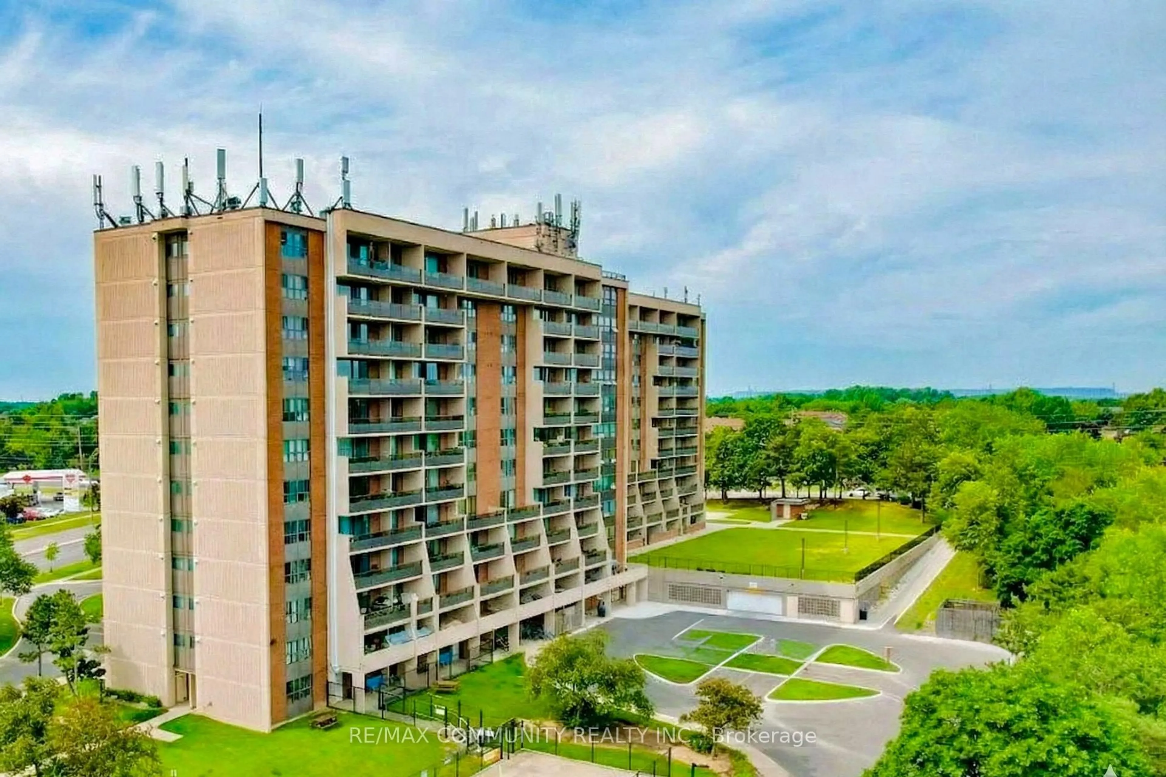 Patio, unknown for 2929 Aquitaine Ave #705, Mississauga Ontario L5N 2C7