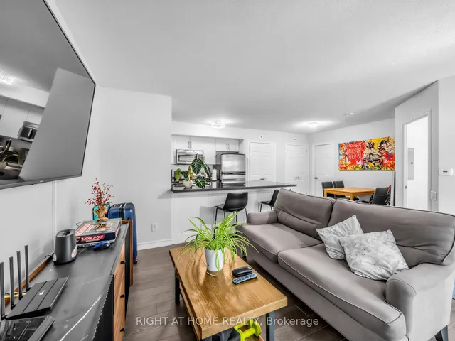 95 The Queensway #61, Toronto 4