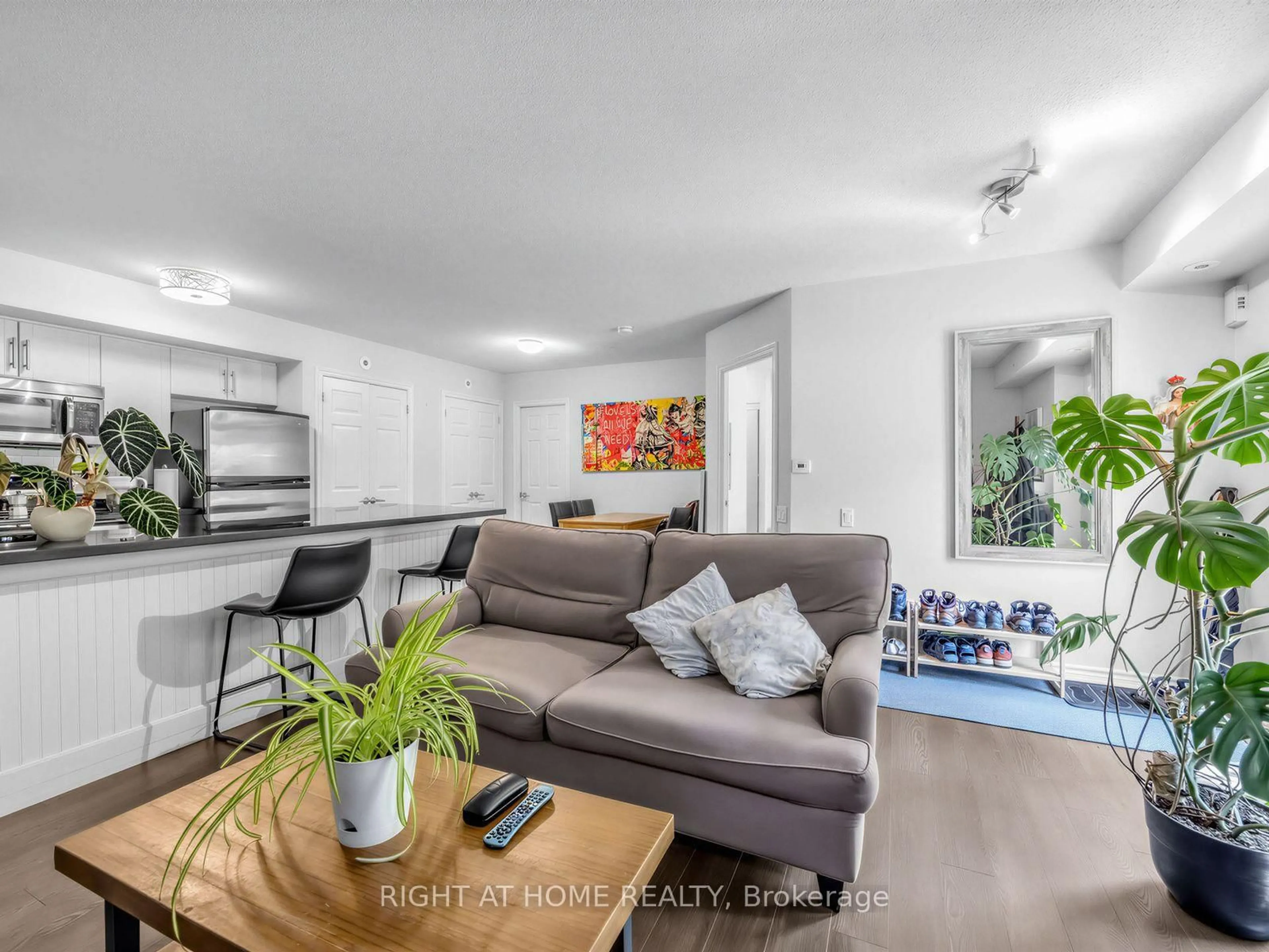 Living room with furniture, unknown for 95 The Queensway #61, Toronto Ontario M6S 5A7