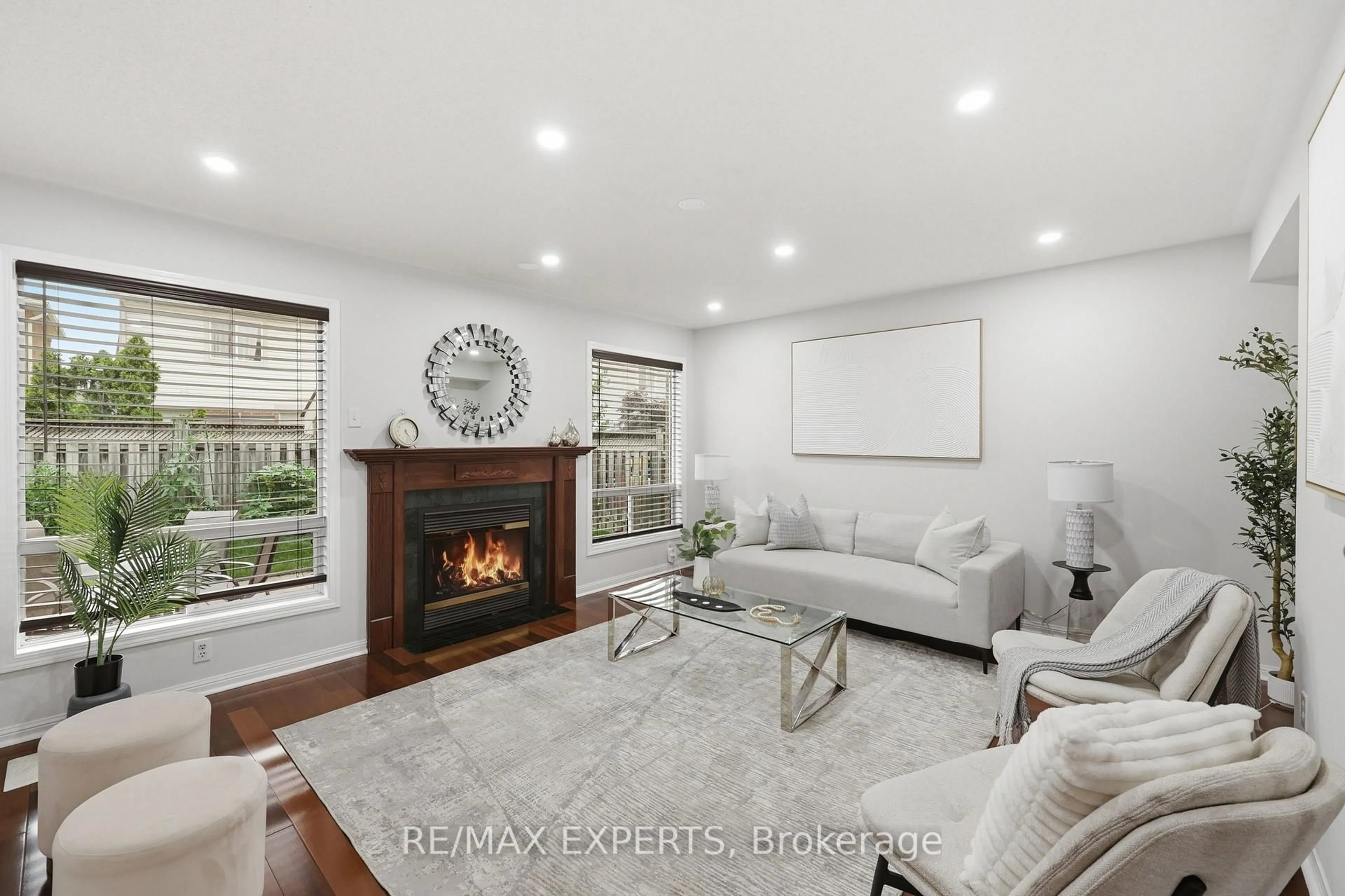 Living room with furniture, unknown for 554 Caverhill Cres, Milton Ontario L9T 5K6
