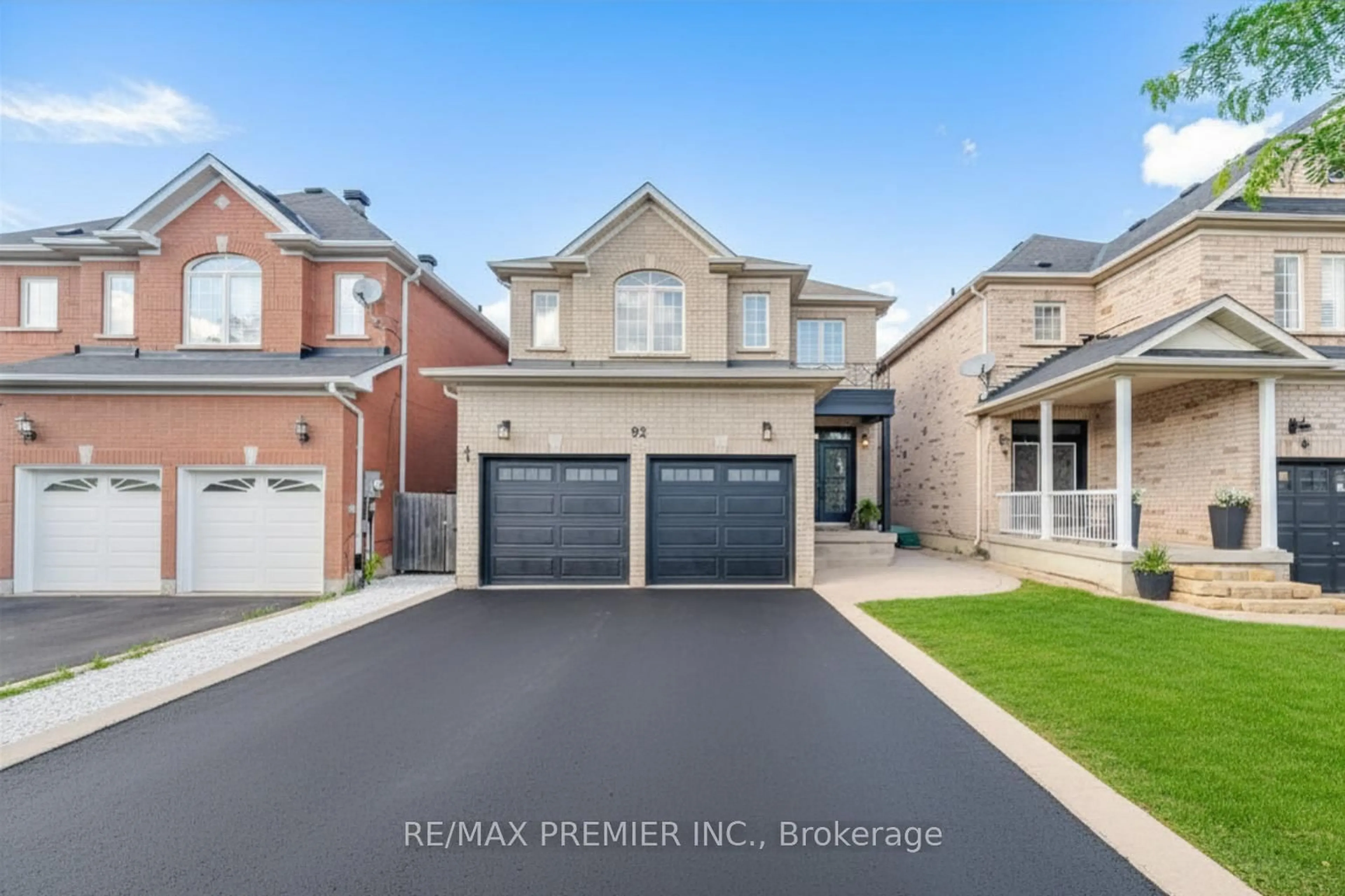 Home with brick exterior material, street for 92 Headwater Rd, Caledon Ontario L7E 2Z3