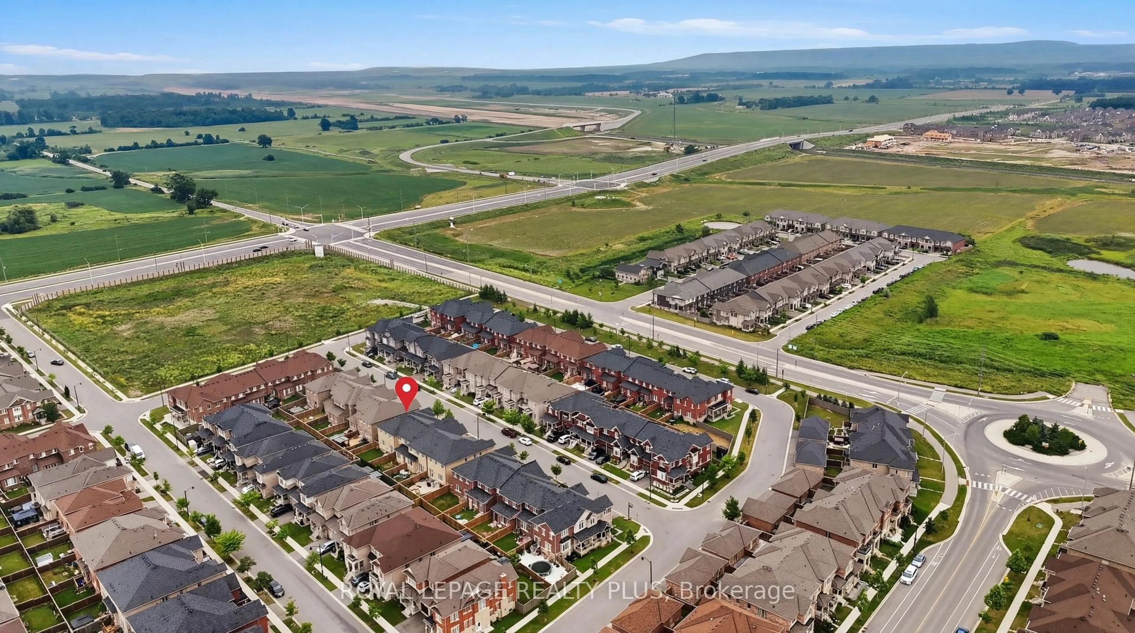 A pic from outside/outdoor area/front of a property/back of a property/a pic from drone, street for 1527 Carr Landing, Milton Ontario L9E 1H2