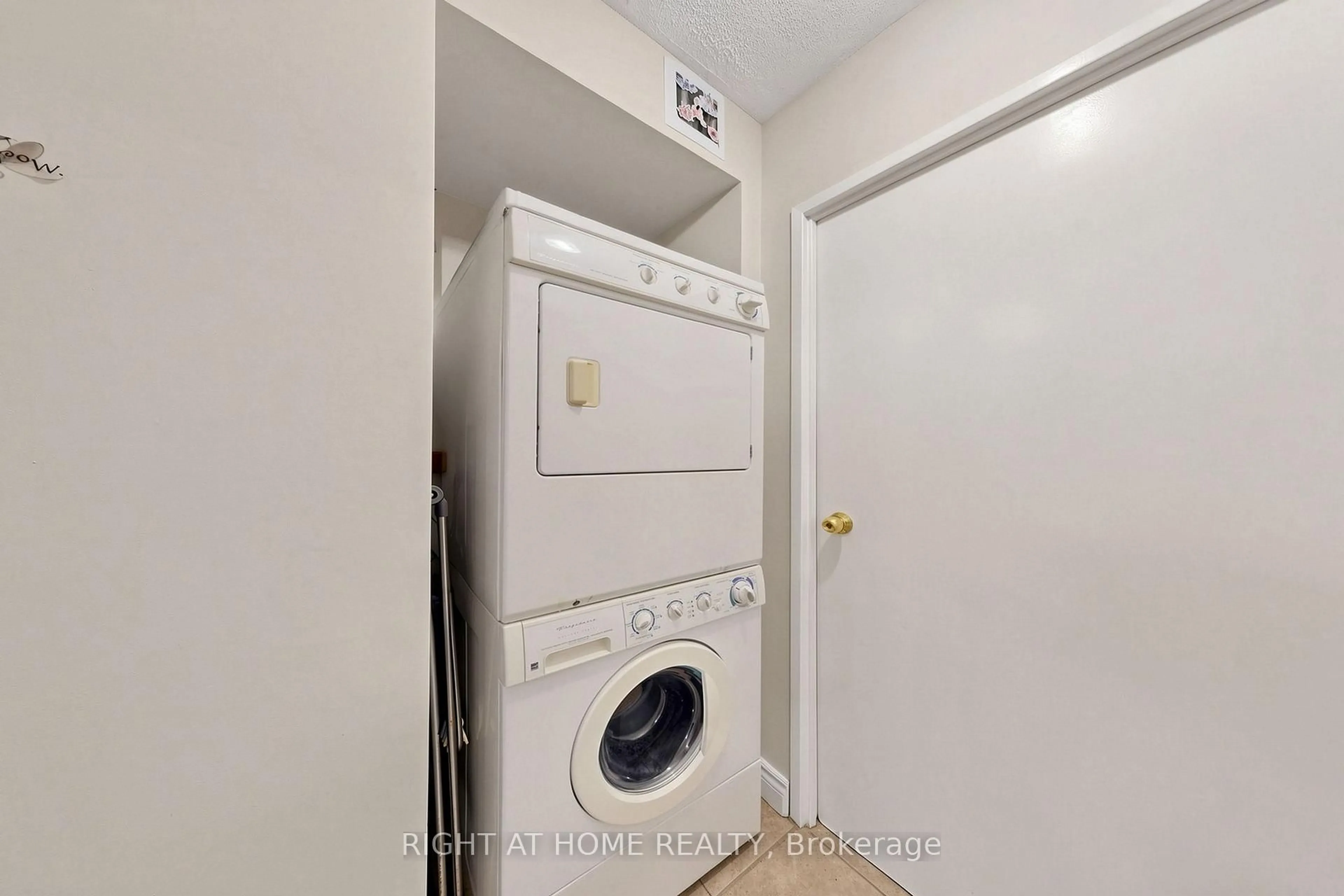 trreb/IMG-W13572740_2f7a2b48-d31a-4a60-952c-78a2edbc5540-l.jpg