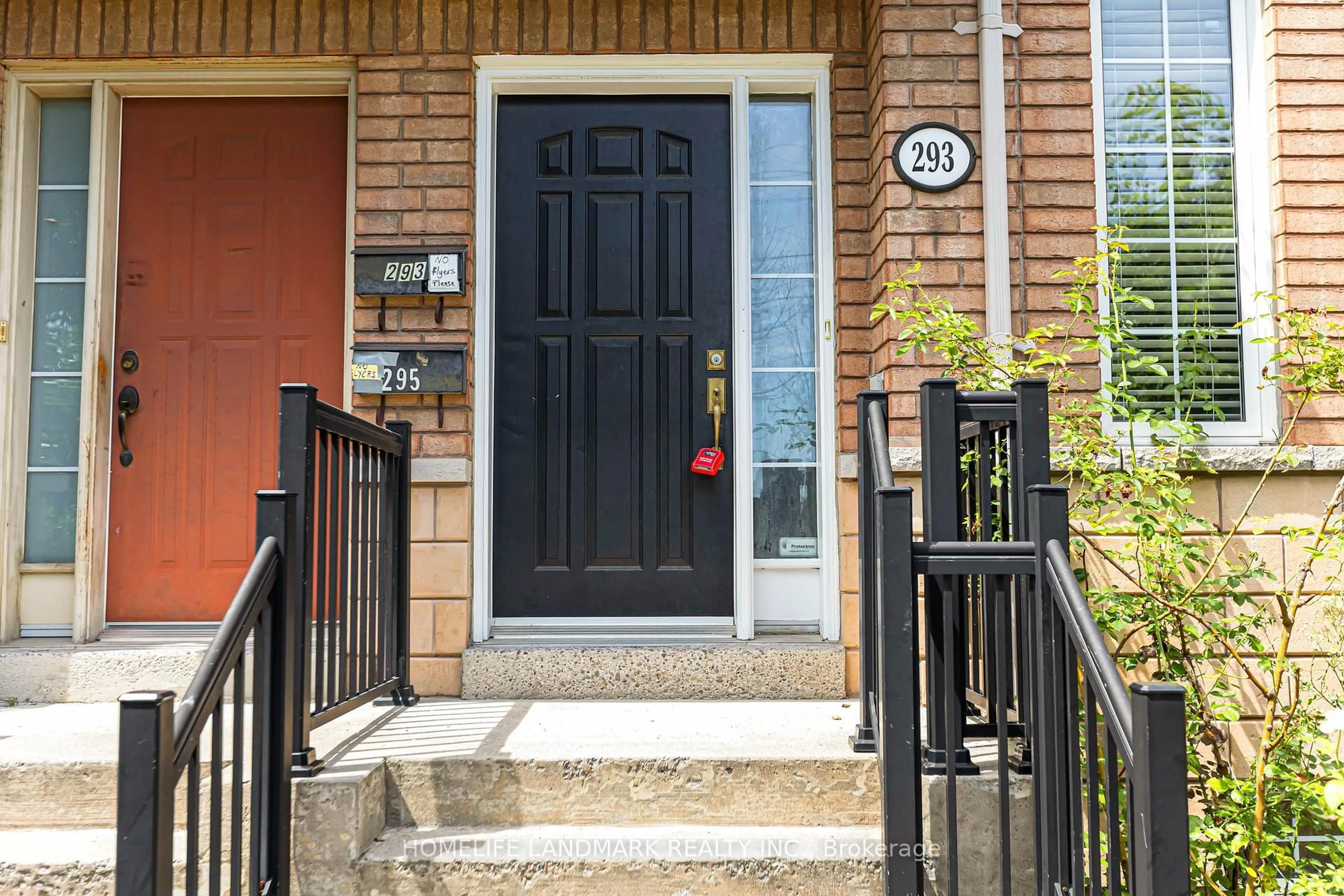 Indoor entryway for 293 Murray Ross Pkwy, Toronto Ontario M3J 3N7