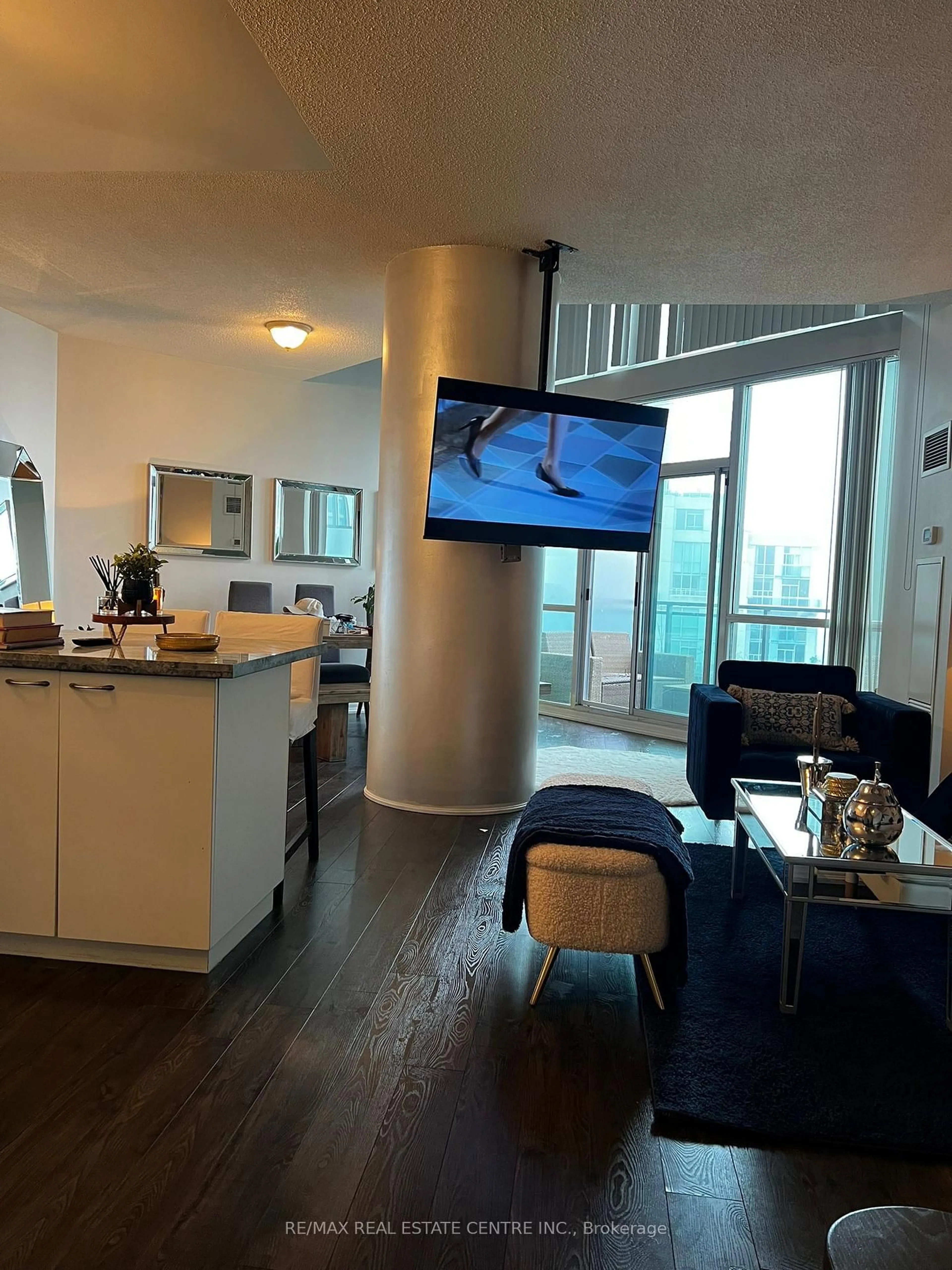 A pic of a room for 3939 Duke Of York Blvd #913, Mississauga Ontario L5B 4N2