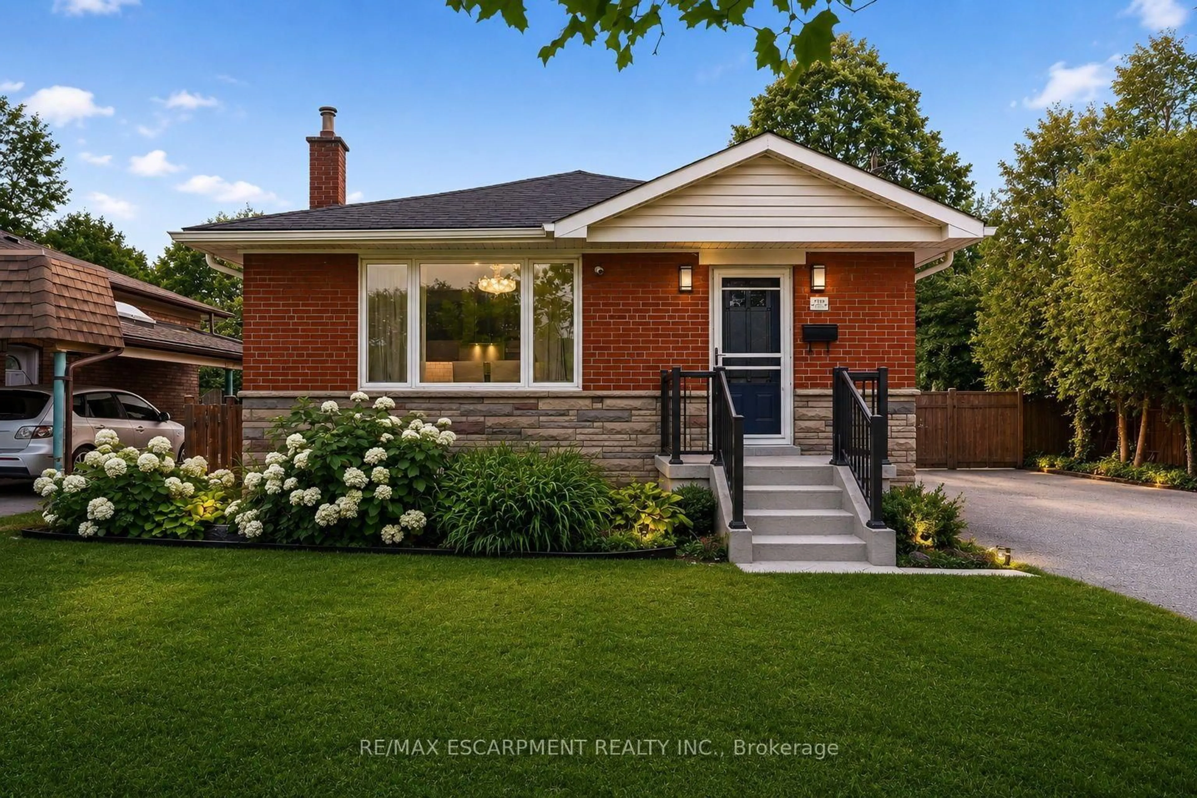 Home with brick exterior material, street for 715 Drury Lane, Burlington Ontario L7R 2X9