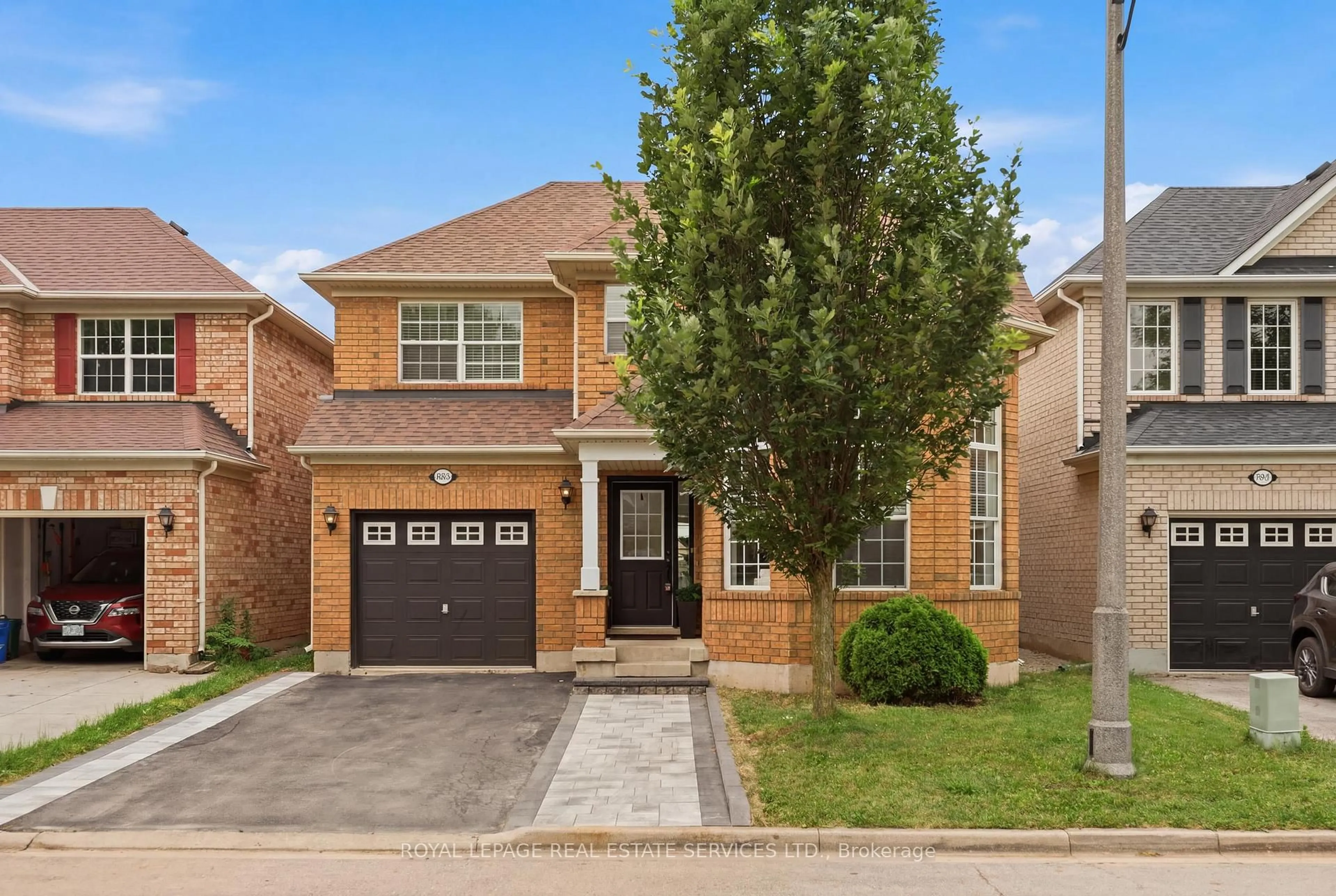 Home with brick exterior material, street for 2382 Falkland Cres, Oakville Ontario L6M 4Y1