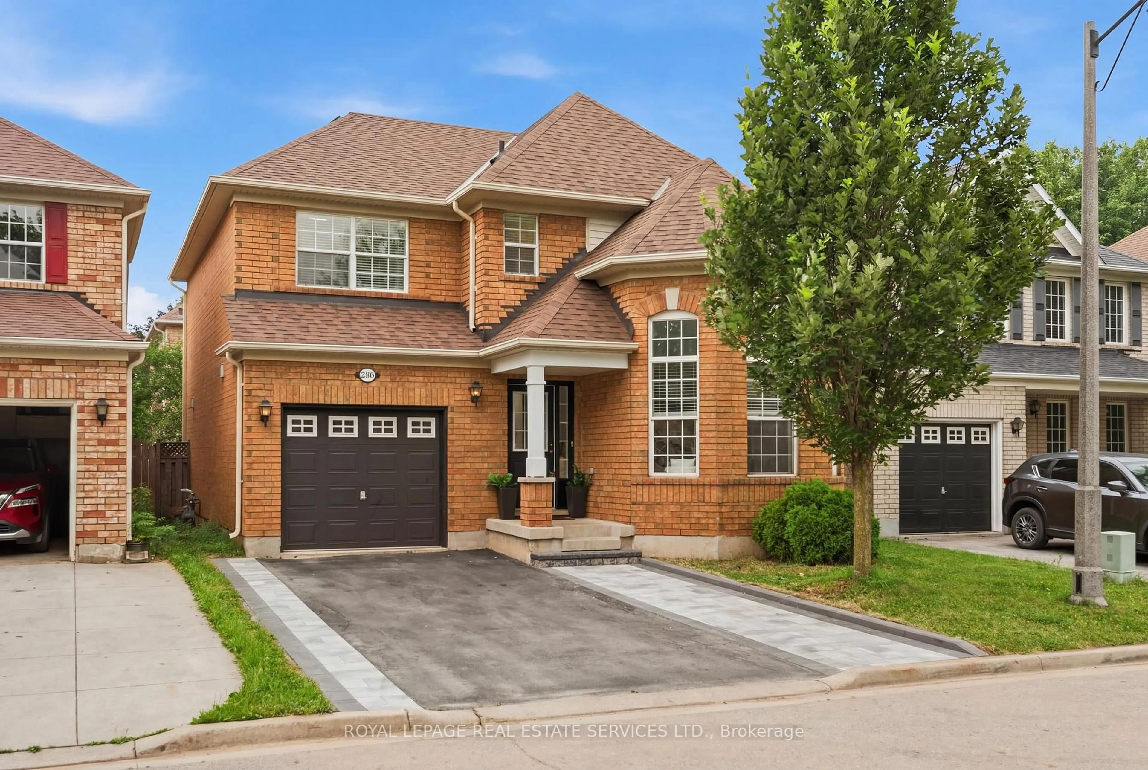 Home with brick exterior material, street for 2382 Falkland Cres, Oakville Ontario L6M 4Y1